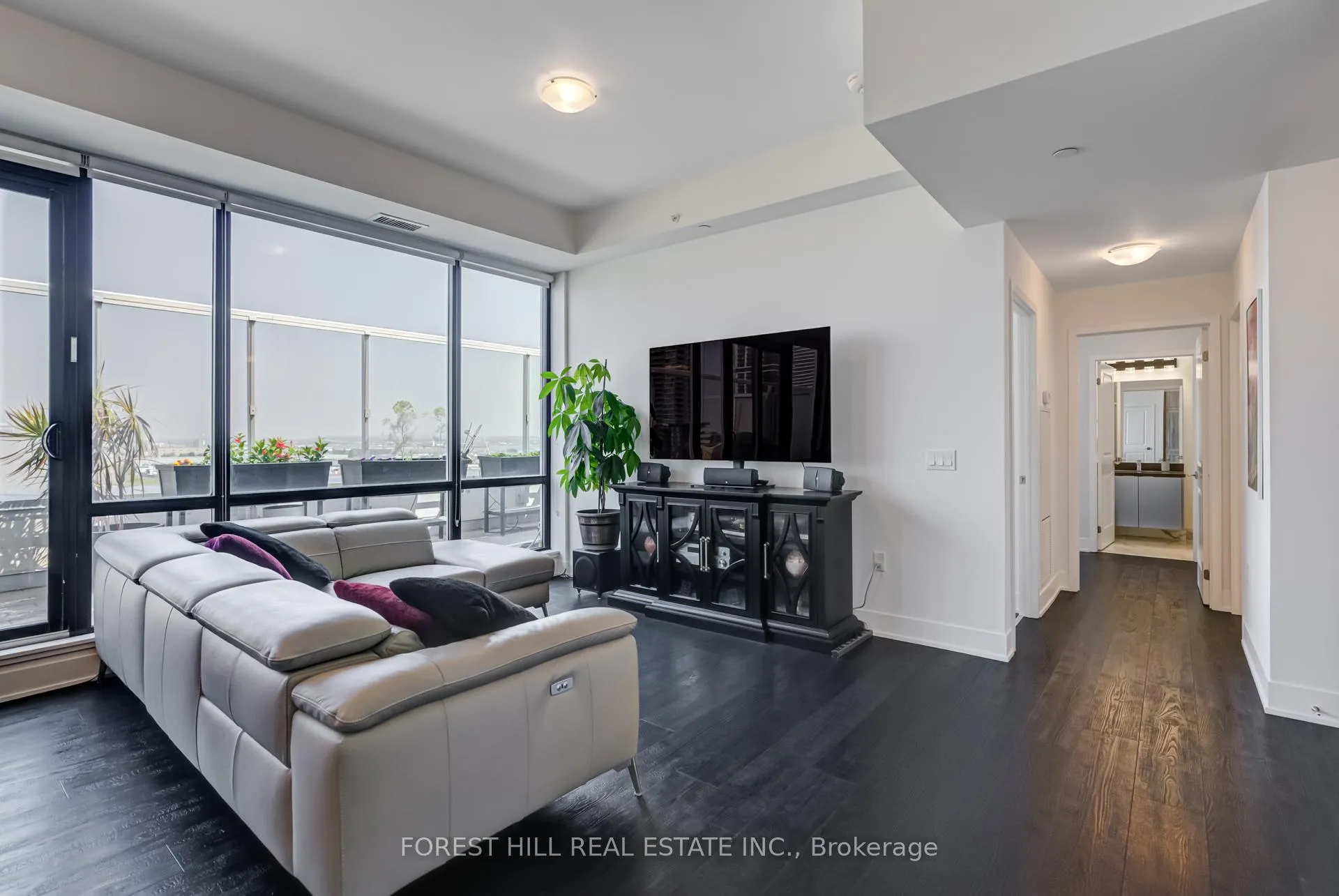 Photo 5 of Unit 616E, 2908 Highway 7 Road, Vaughan, Concord — HOMEH