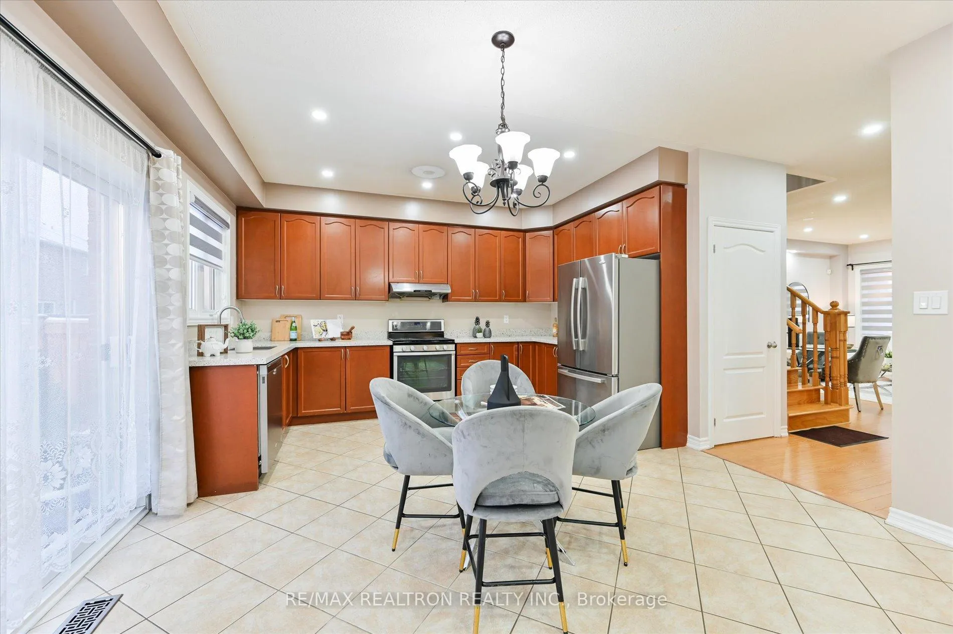 Photo 11 of 72 Daden Oaks Drive, Brampton, Bram East — HOMEH