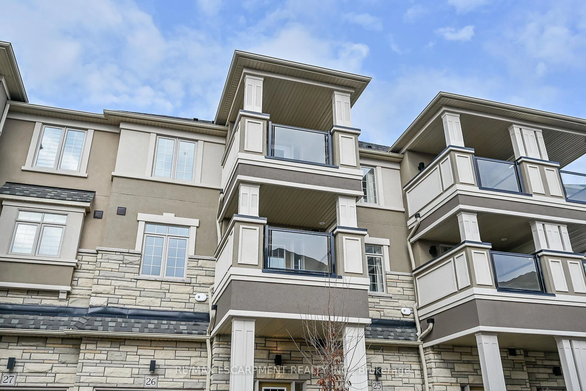 Photo 3 of Unit 26, 305 Garner Road W, Hamilton, Ancaster — HOMEH