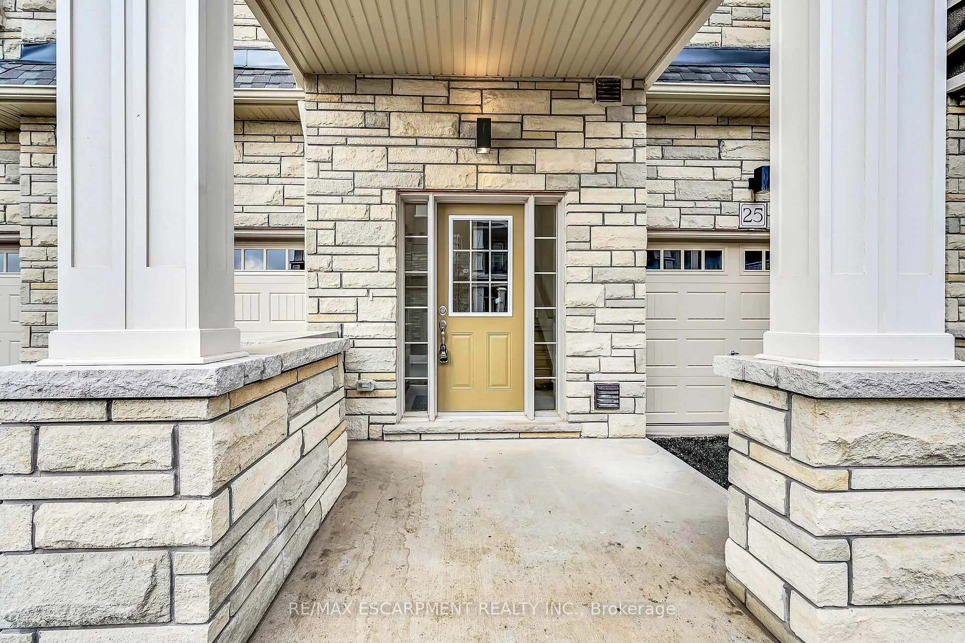 Photo 4 of Unit 26, 305 Garner Road W, Hamilton, Ancaster — HOMEH