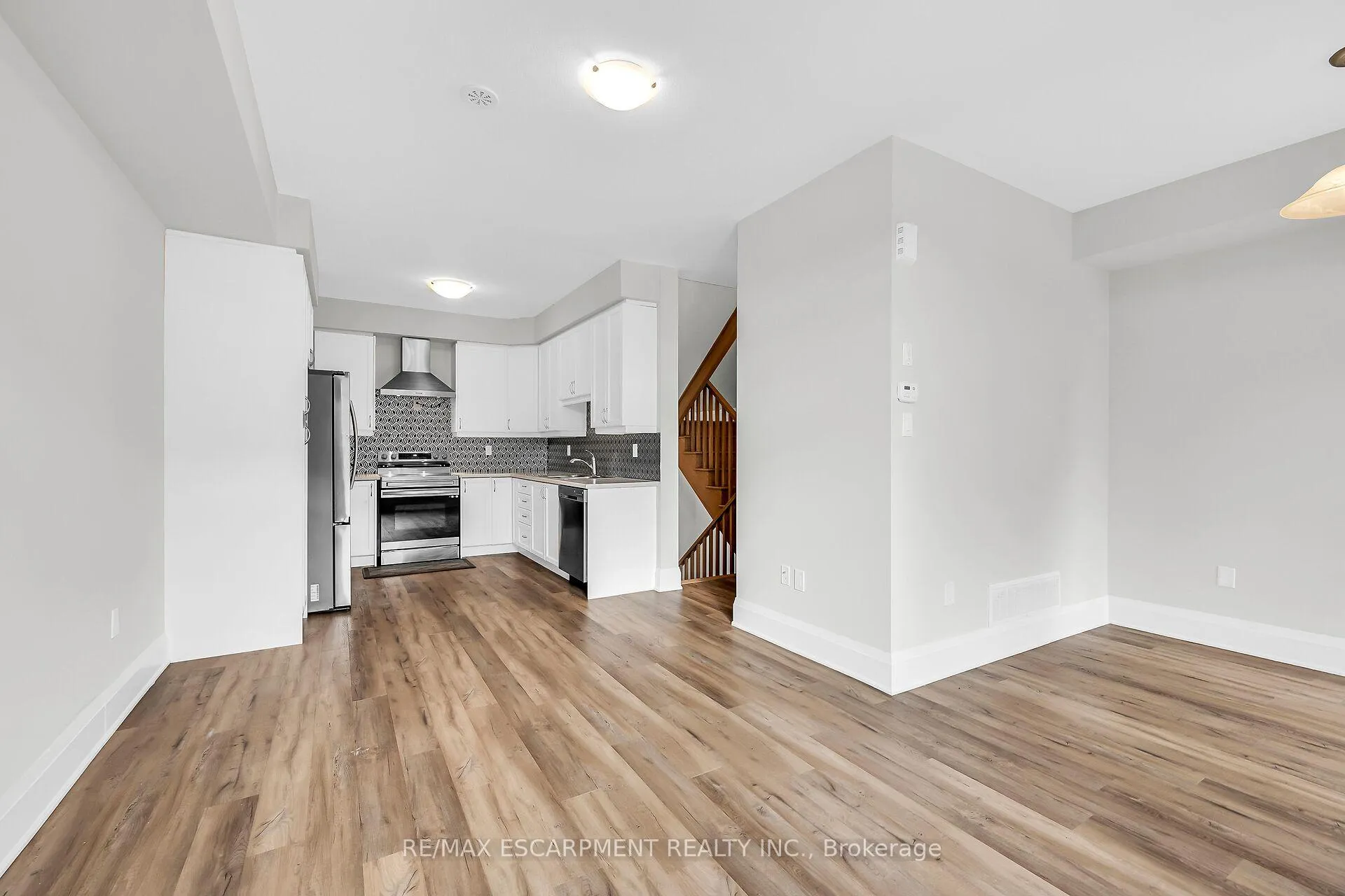 Photo 5 of Unit 26, 305 Garner Road W, Hamilton, Ancaster — HOMEH