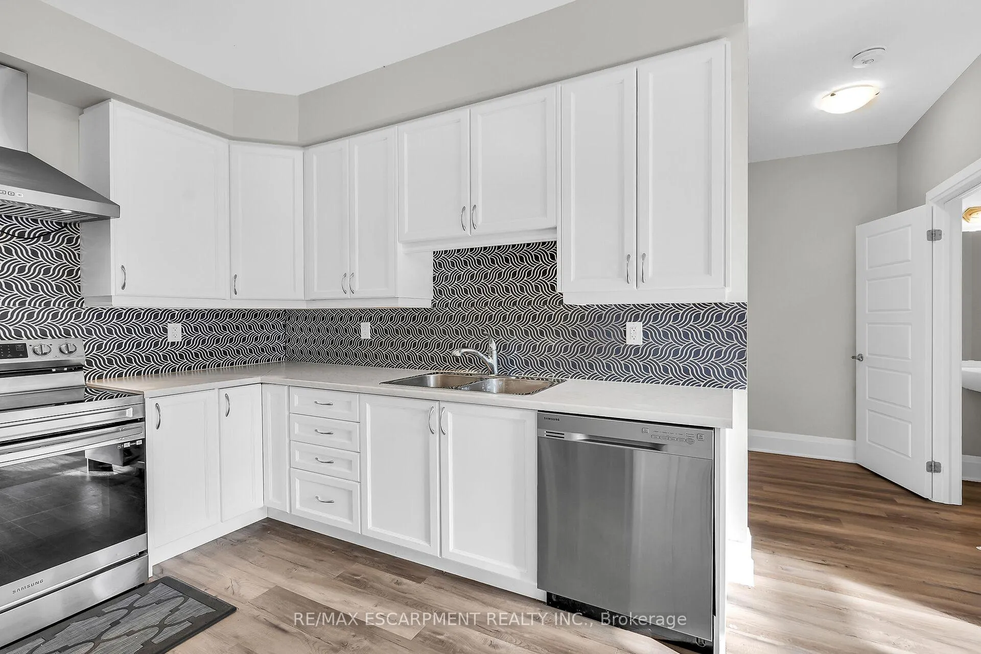 Photo 9 of Unit 26, 305 Garner Road W, Hamilton, Ancaster — HOMEH