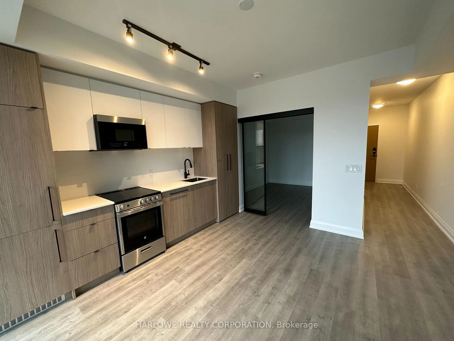 Photo 2 of Unit 505, 2369 Danforth Avenue, Toronto, East End-Danforth — HOMEH