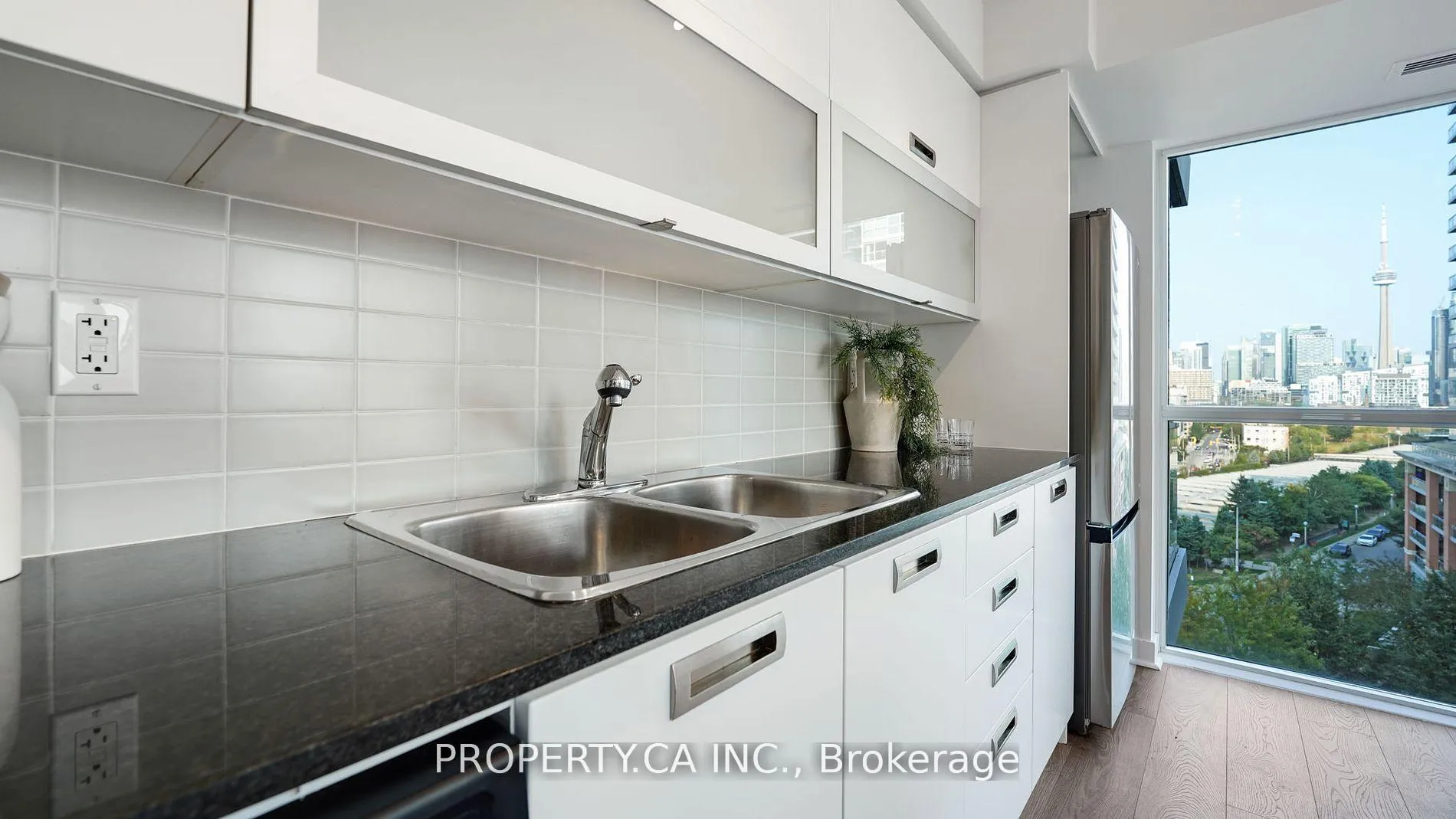 Photo 6 of Unit 811, 100 Western Battery Road, Toronto, Niagara — HOMEH