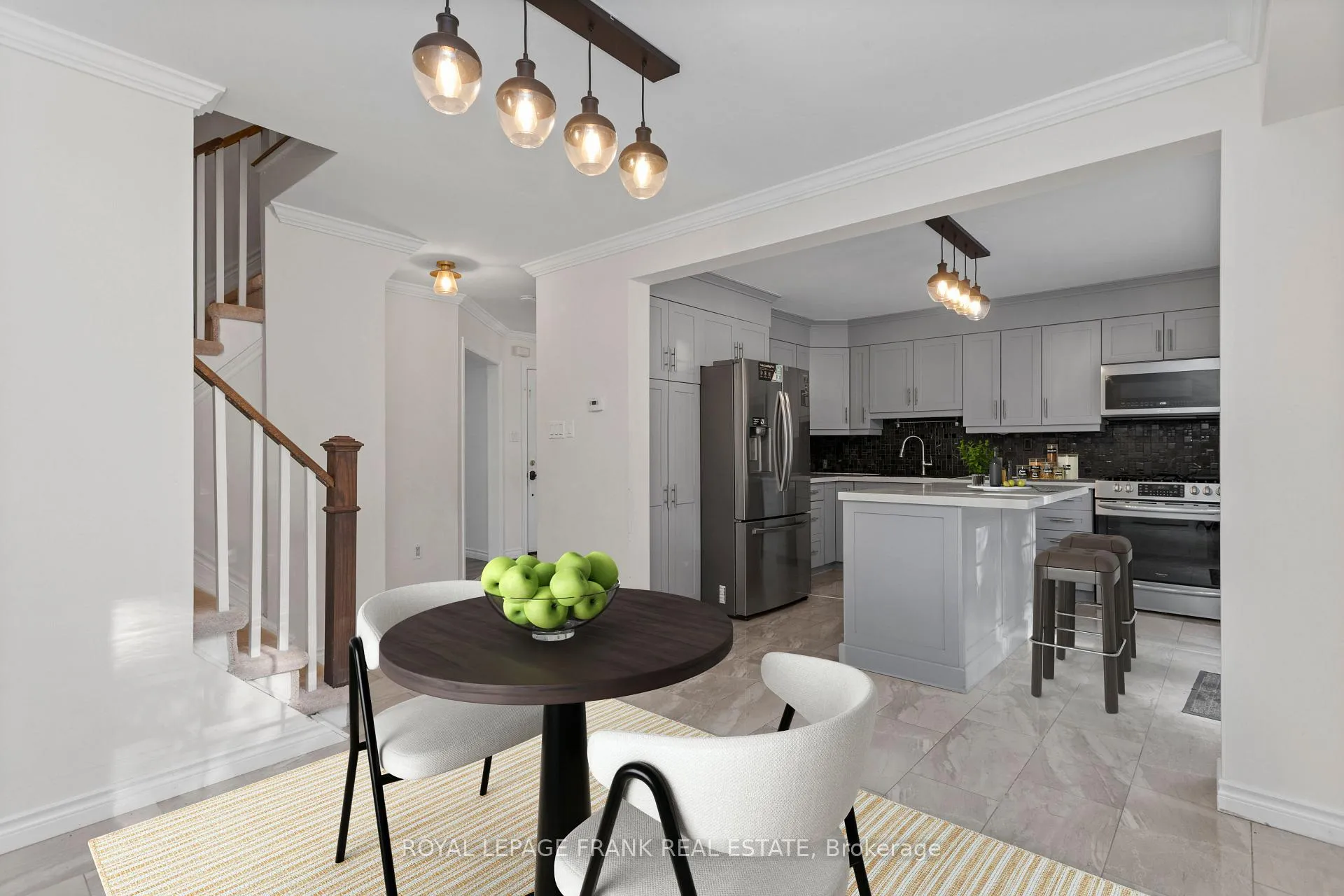 Photo 5 of 101 Yorkville Drive, Clarington, Courtice — HOMEH