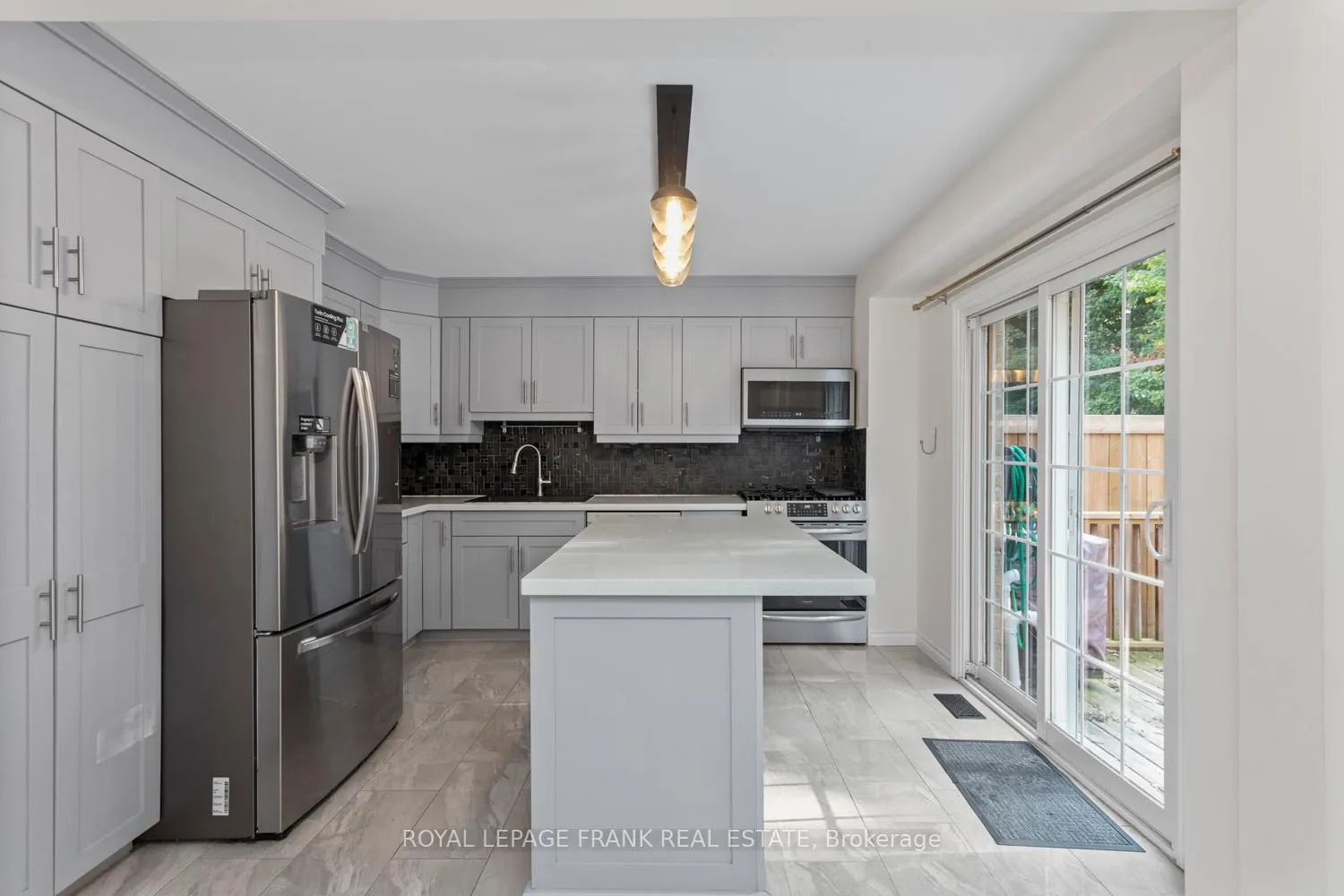 Photo 6 of 101 Yorkville Drive, Clarington, Courtice — HOMEH