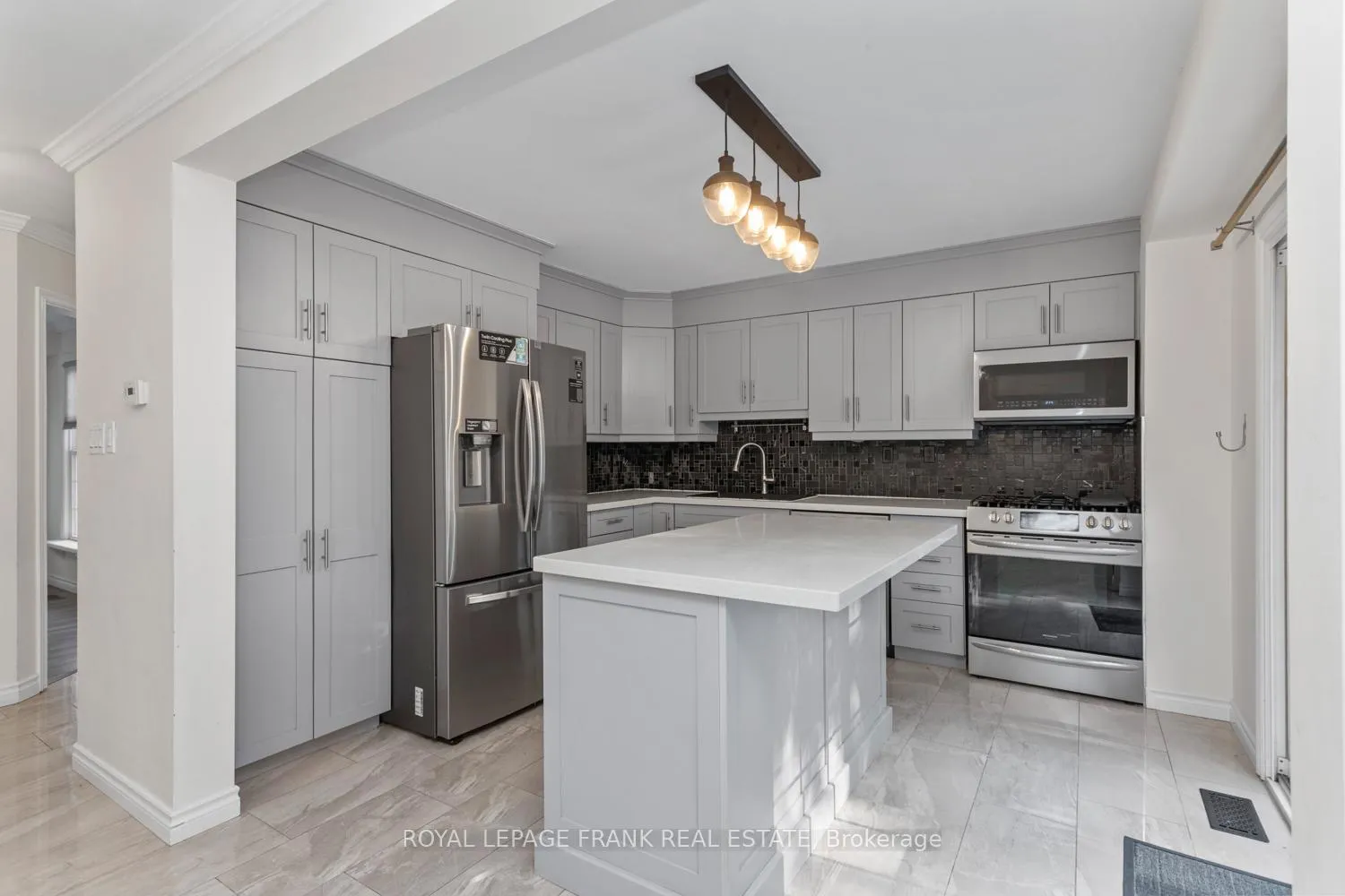 Photo 7 of 101 Yorkville Drive, Clarington, Courtice — HOMEH