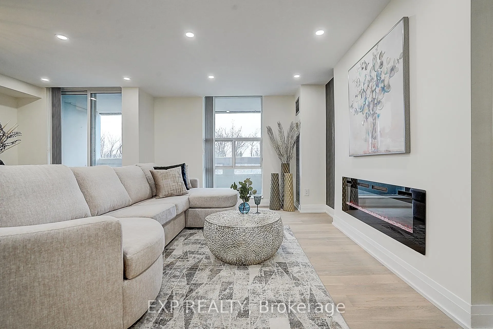 Photo 5 of Unit 703, 60 Inverlochy Boulevard, Markham, Royal Orchard — HOMEH