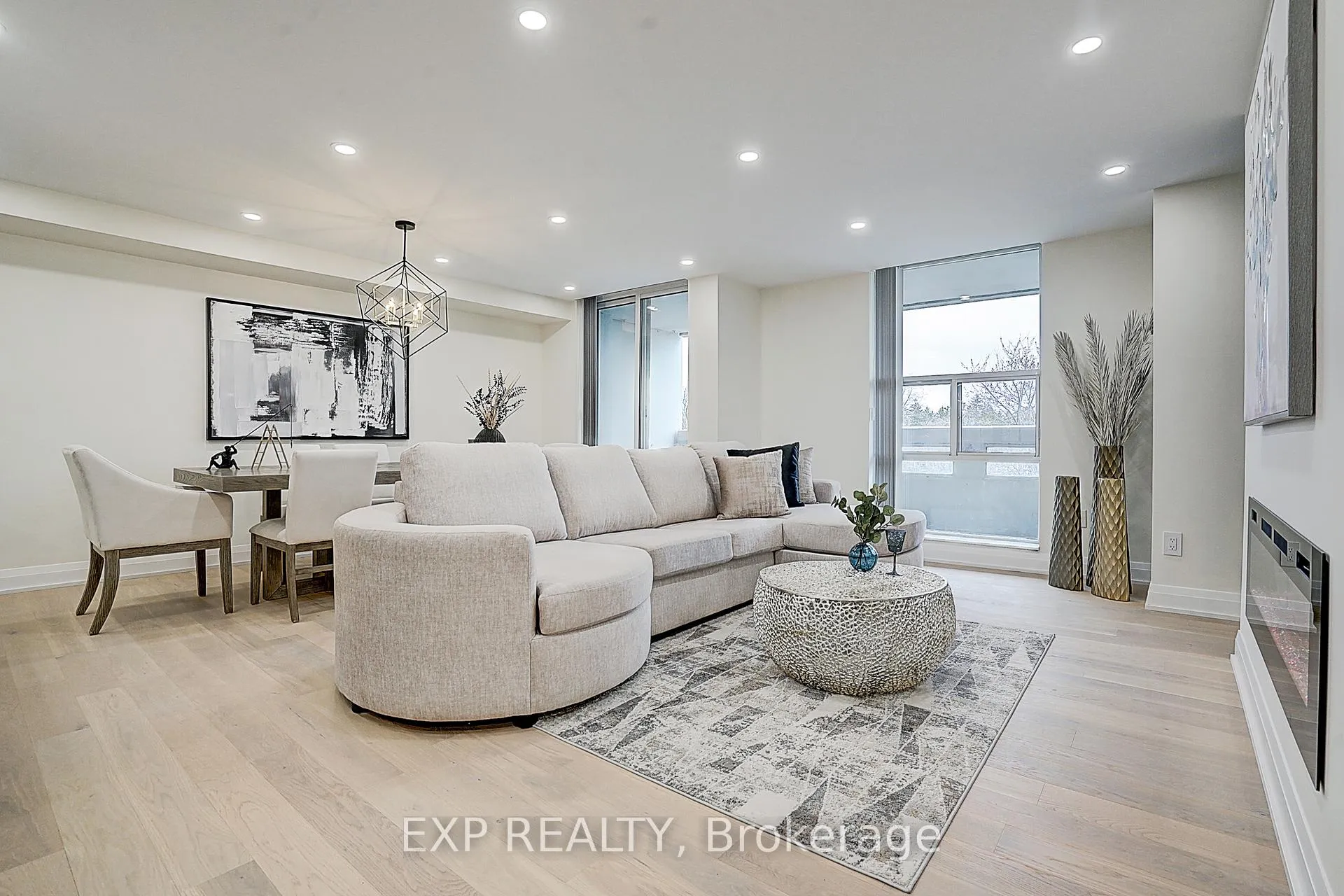Photo 6 of Unit 703, 60 Inverlochy Boulevard, Markham, Royal Orchard — HOMEH