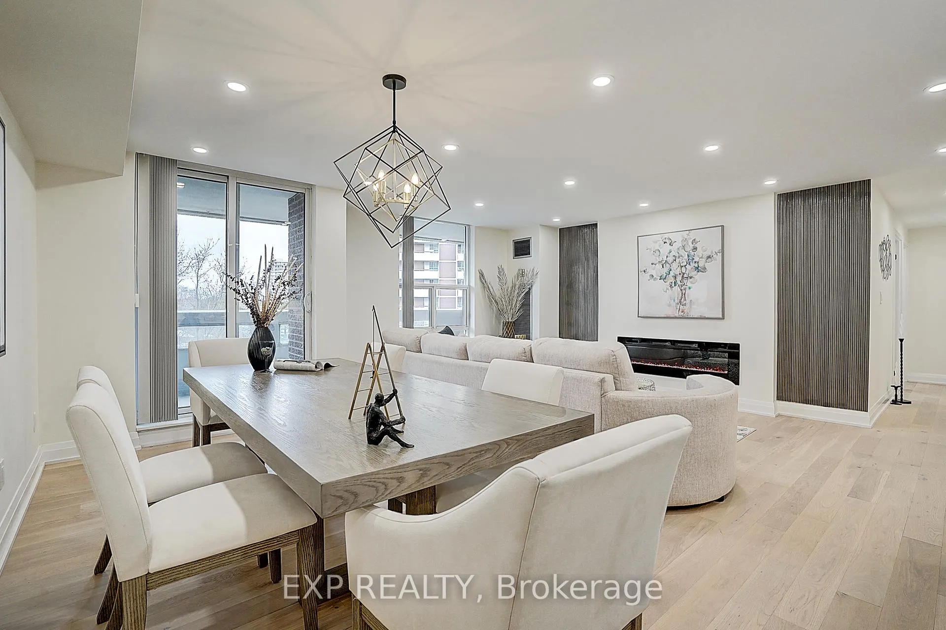 Photo 8 of Unit 703, 60 Inverlochy Boulevard, Markham, Royal Orchard — HOMEH