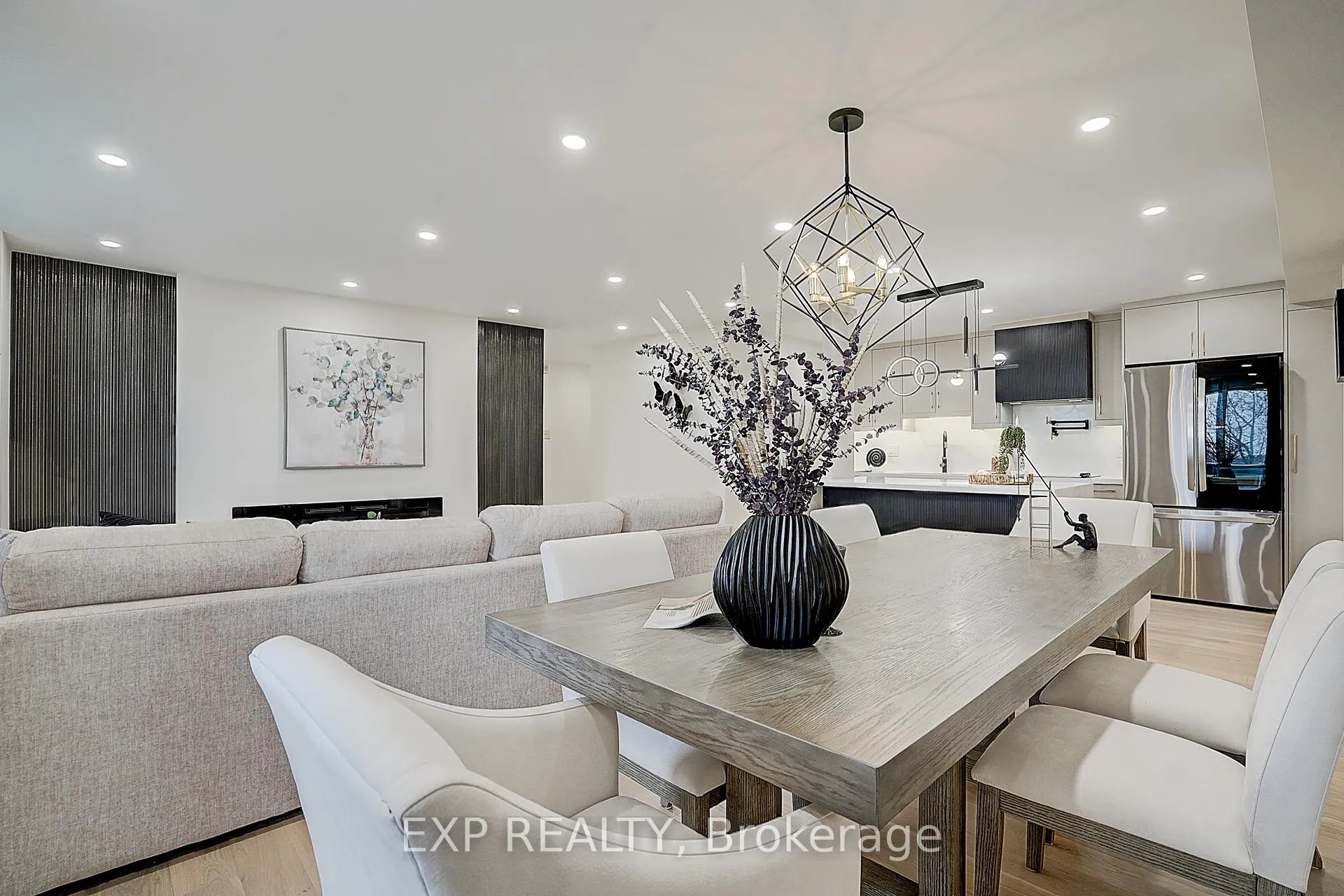 Photo 9 of Unit 703, 60 Inverlochy Boulevard, Markham, Royal Orchard — HOMEH