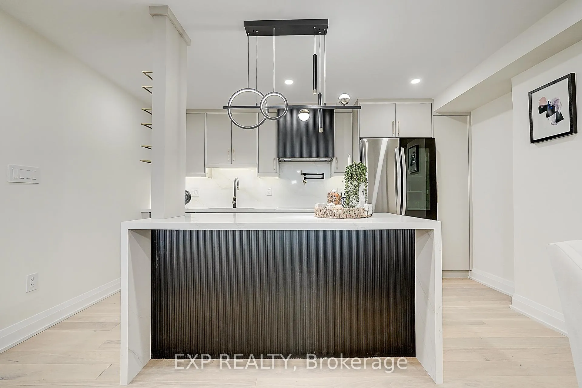 Photo 10 of Unit 703, 60 Inverlochy Boulevard, Markham, Royal Orchard — HOMEH