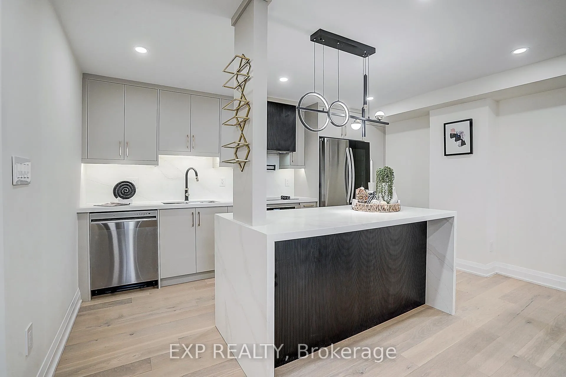 Photo 11 of Unit 703, 60 Inverlochy Boulevard, Markham, Royal Orchard — HOMEH