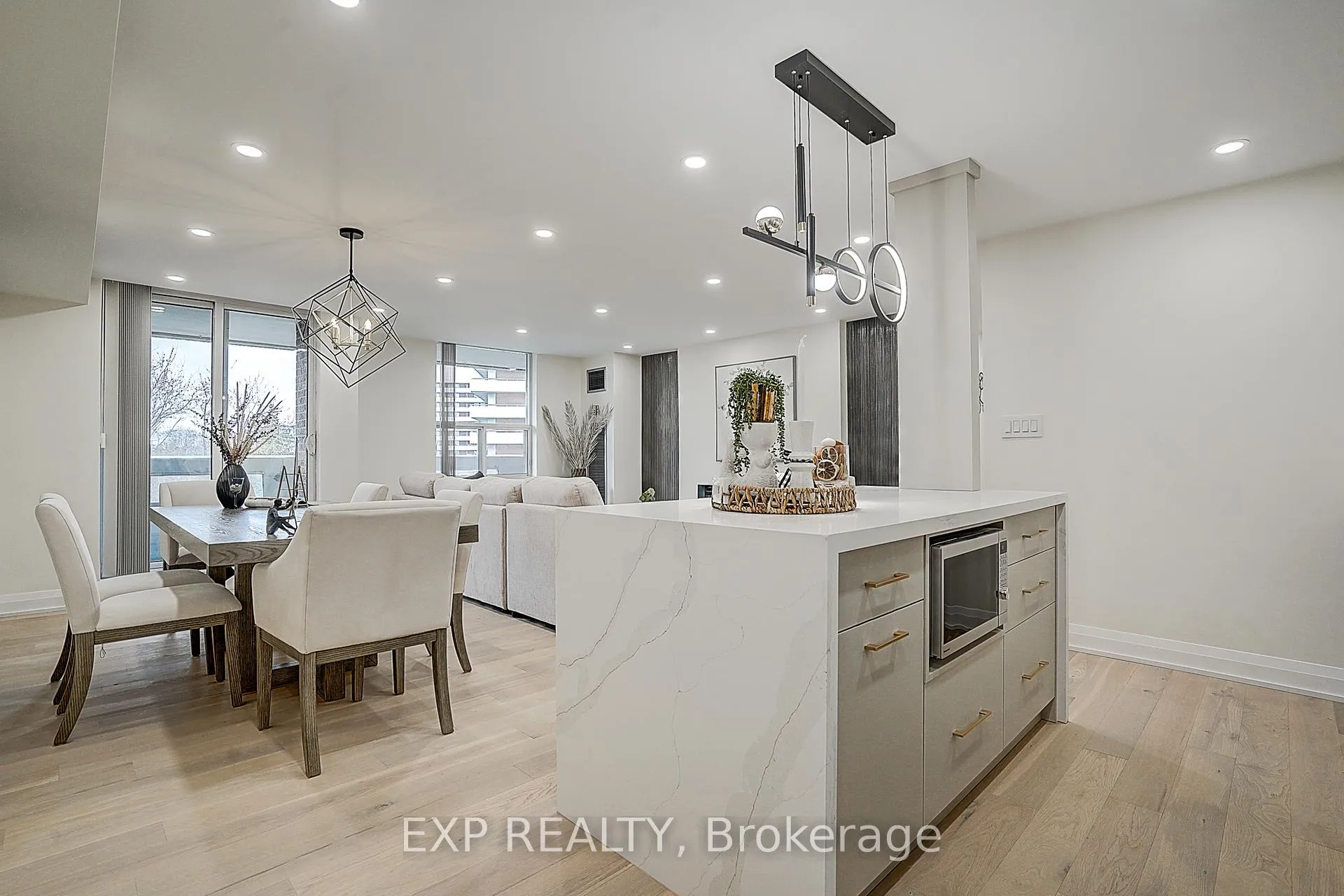 Photo 13 of Unit 703, 60 Inverlochy Boulevard, Markham, Royal Orchard — HOMEH