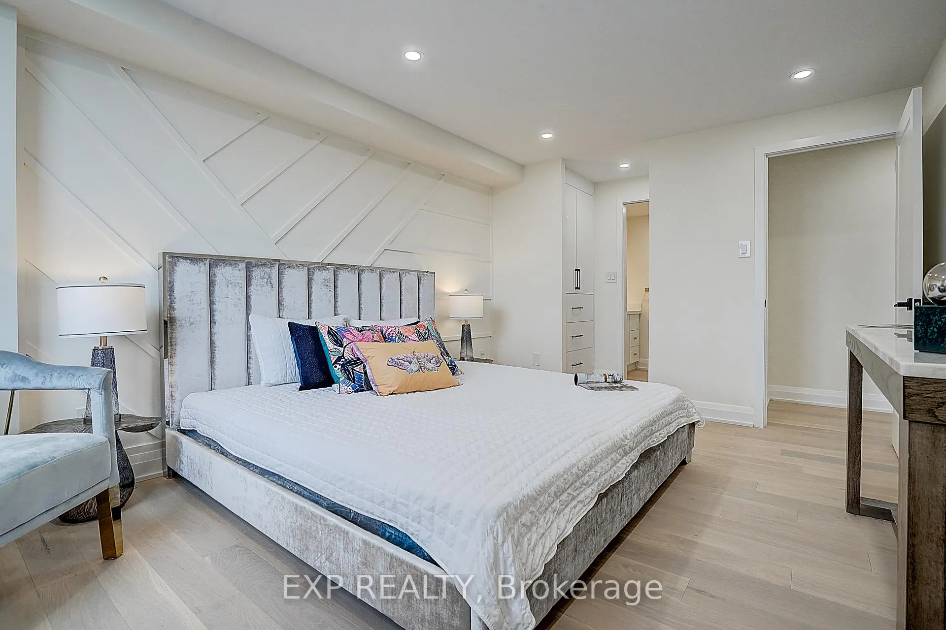 Photo 15 of Unit 703, 60 Inverlochy Boulevard, Markham, Royal Orchard — HOMEH
