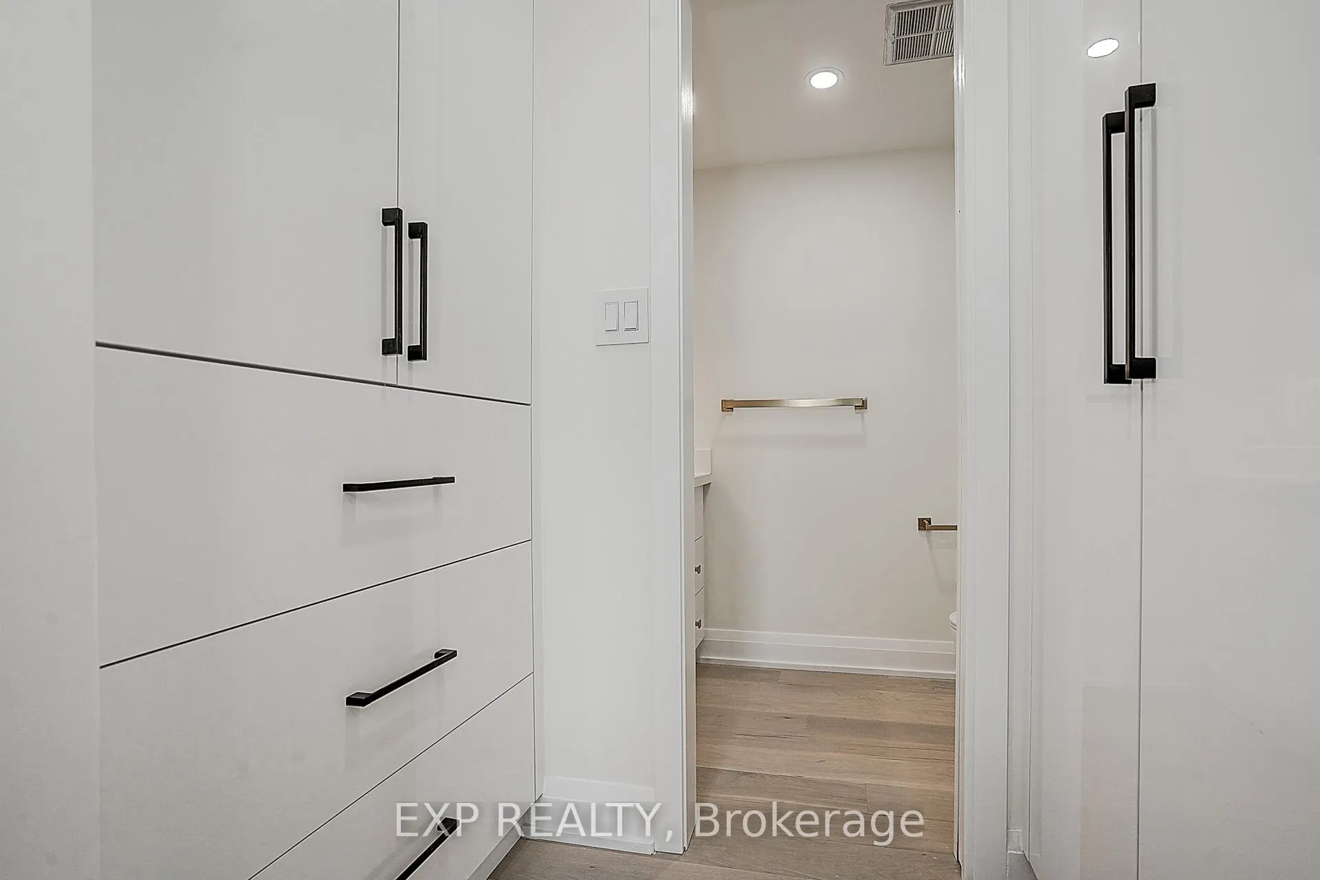 Photo 16 of Unit 703, 60 Inverlochy Boulevard, Markham, Royal Orchard — HOMEH