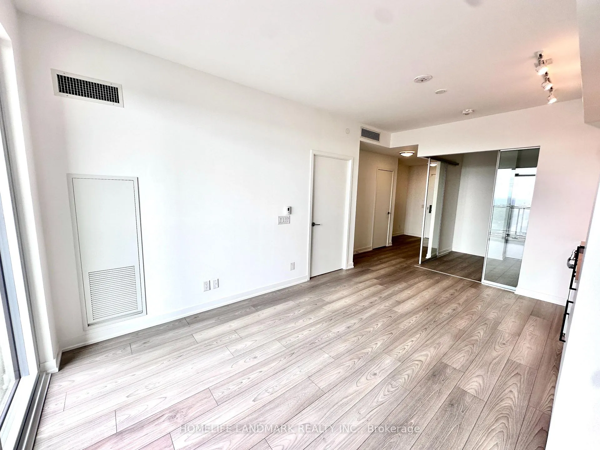 Photo 4 of Unit 1017, 285 Dufferin Street, Toronto, South Parkdale — HOMEH