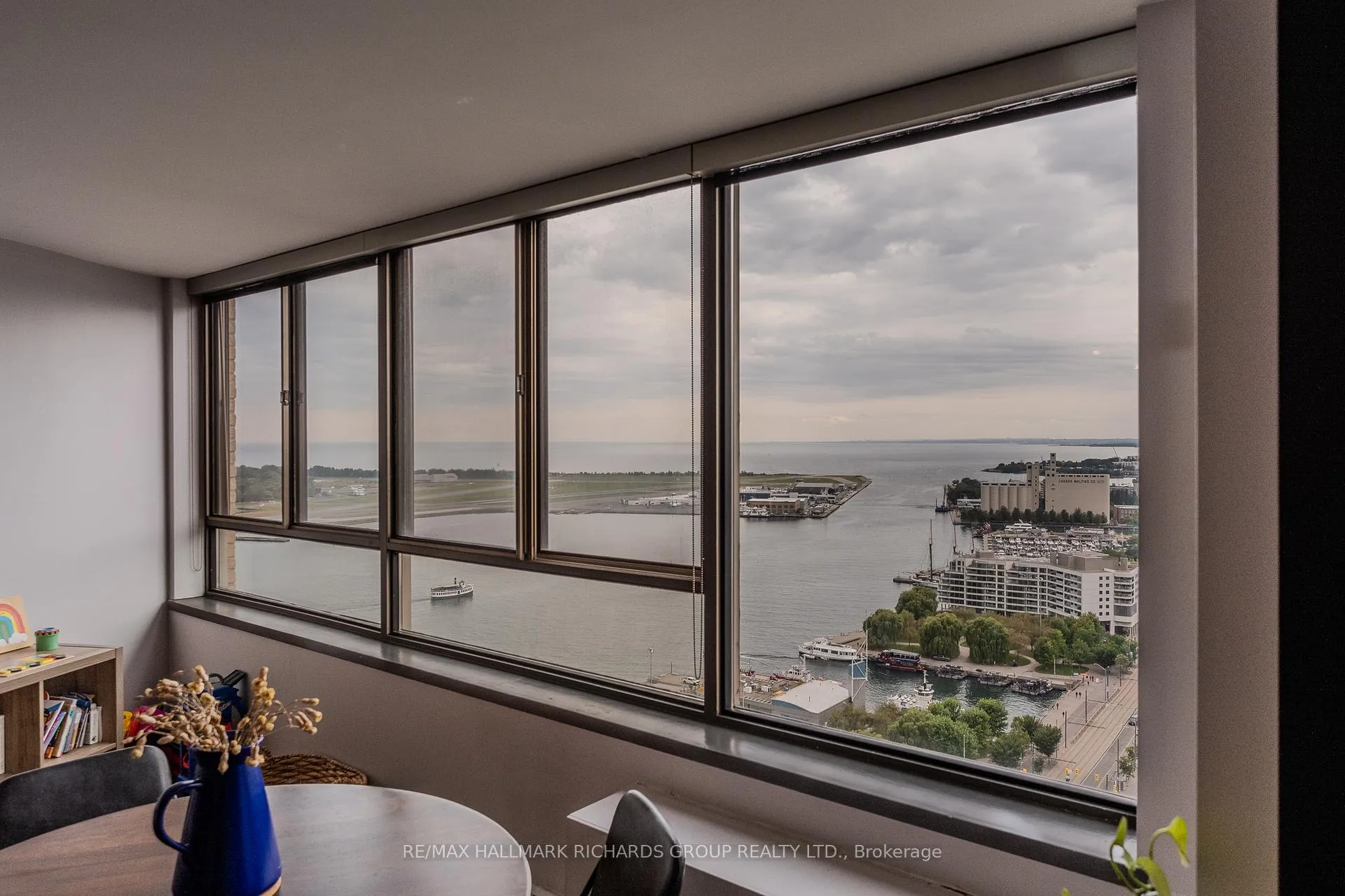 Photo 15 of Unit 2805, 270 Queens Quay W, Toronto, Waterfront Communities — HOMEH