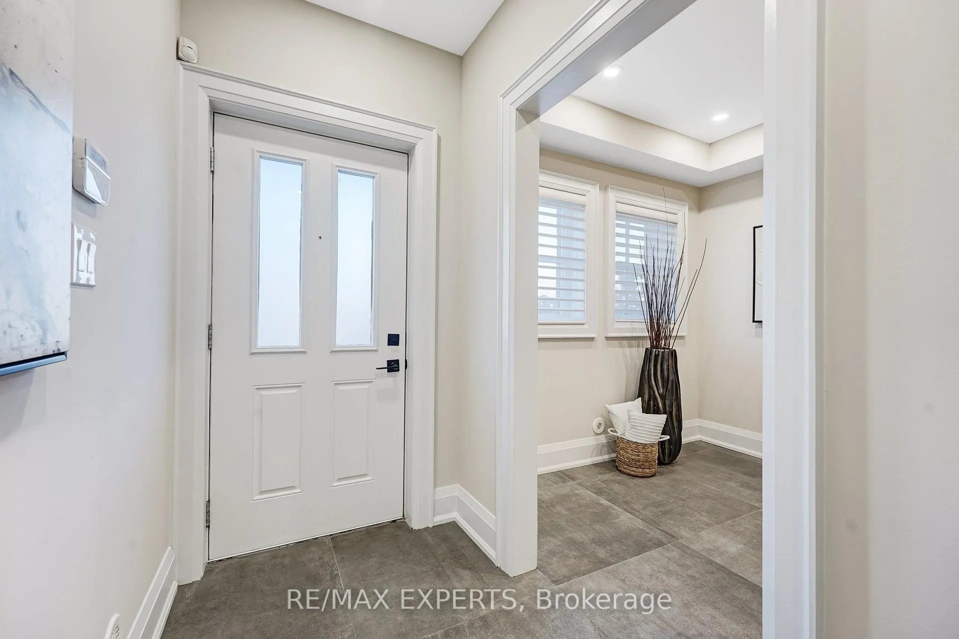 Photo 3 of 8335 Kipling Avenue, Vaughan, West Woodbridge — HOMEH