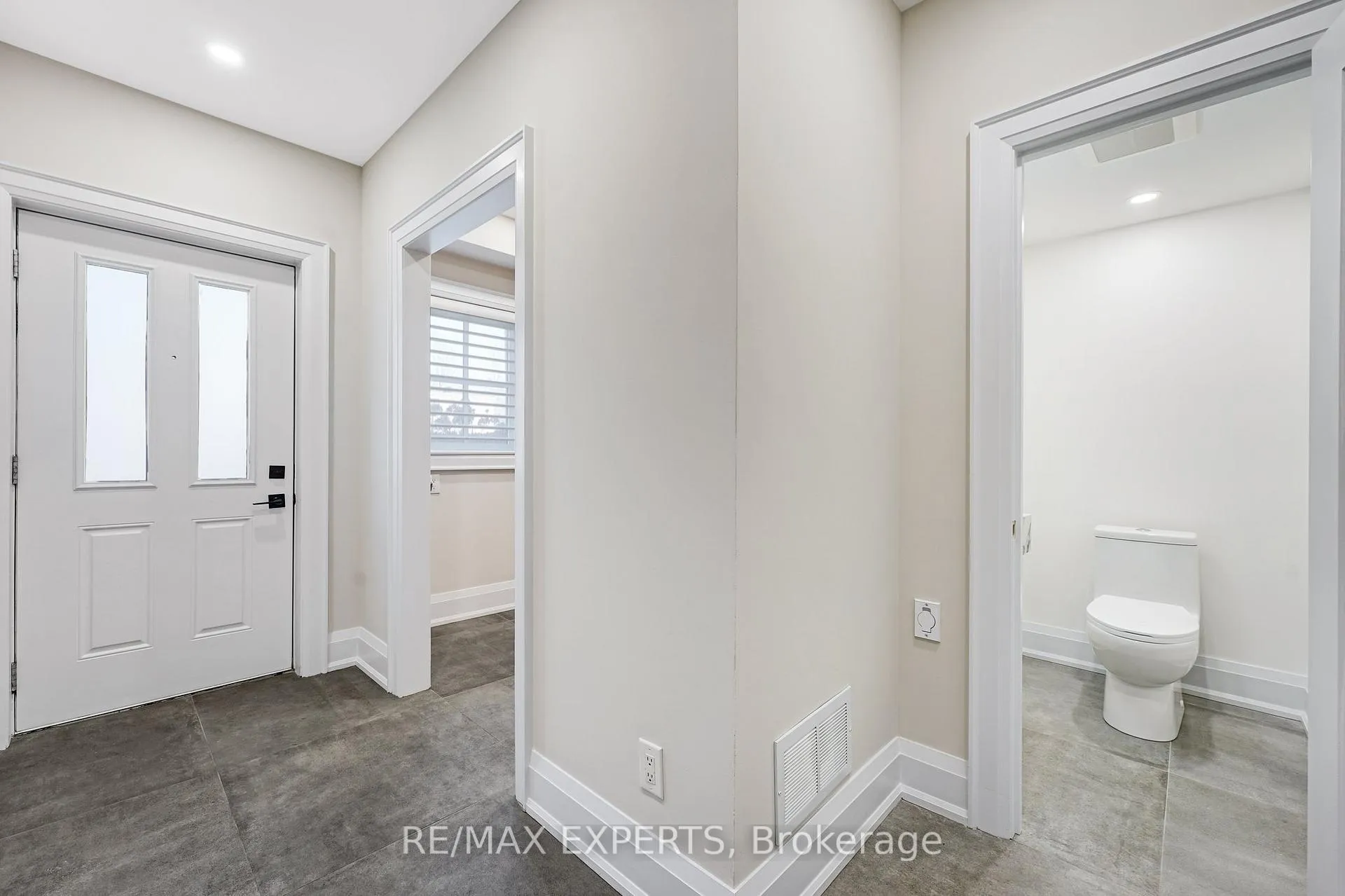 Photo 4 of 8335 Kipling Avenue, Vaughan, West Woodbridge — HOMEH