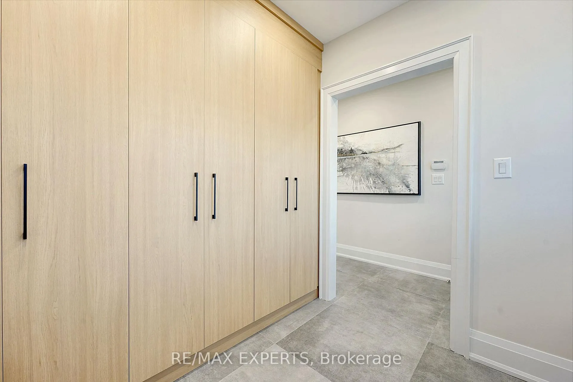 Photo 6 of 8335 Kipling Avenue, Vaughan, West Woodbridge — HOMEH