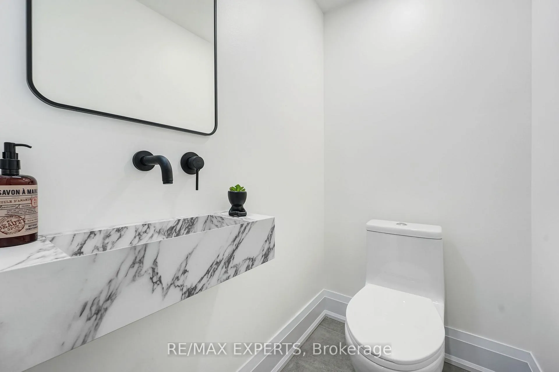 Photo 7 of 8335 Kipling Avenue, Vaughan, West Woodbridge — HOMEH