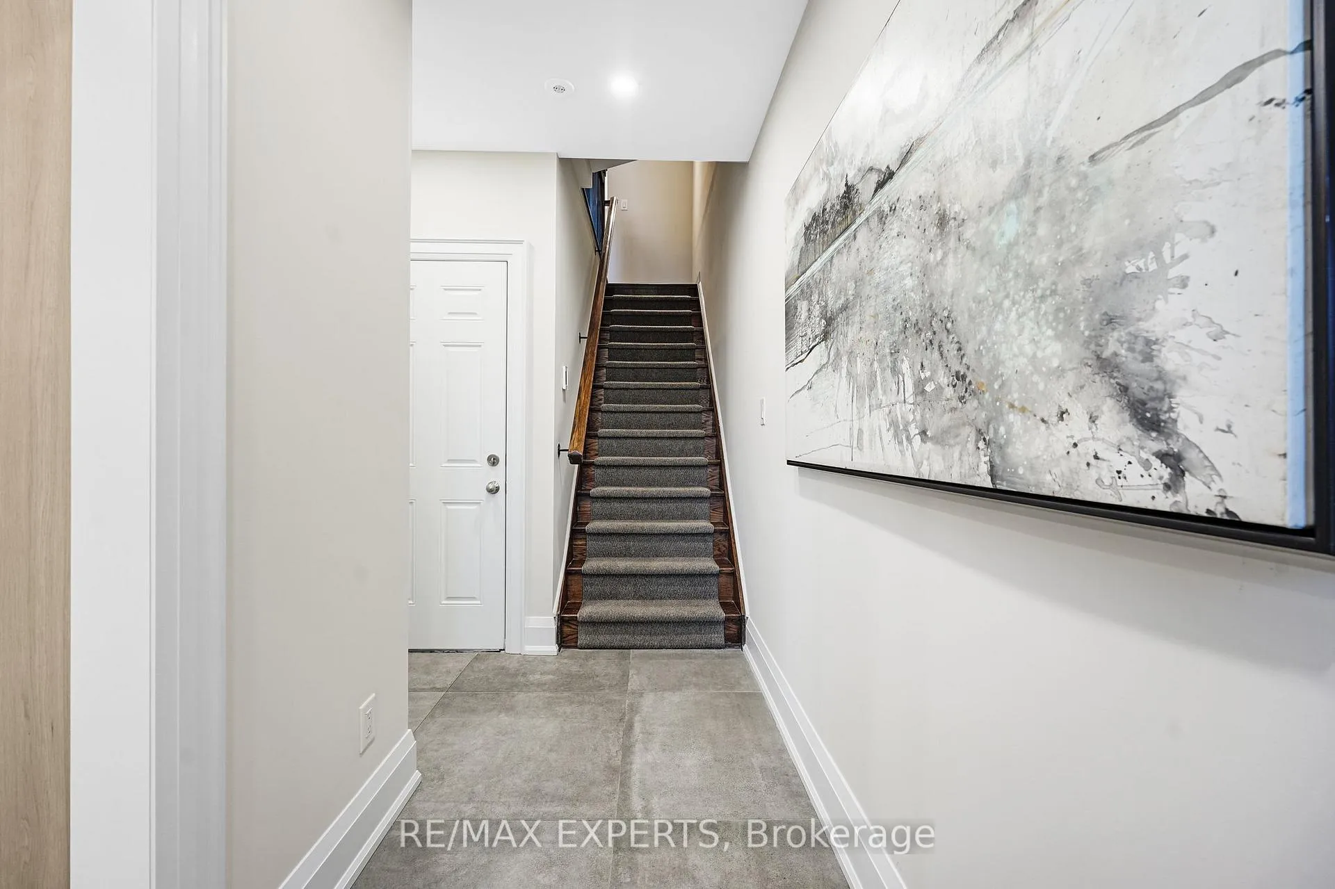 Photo 8 of 8335 Kipling Avenue, Vaughan, West Woodbridge — HOMEH