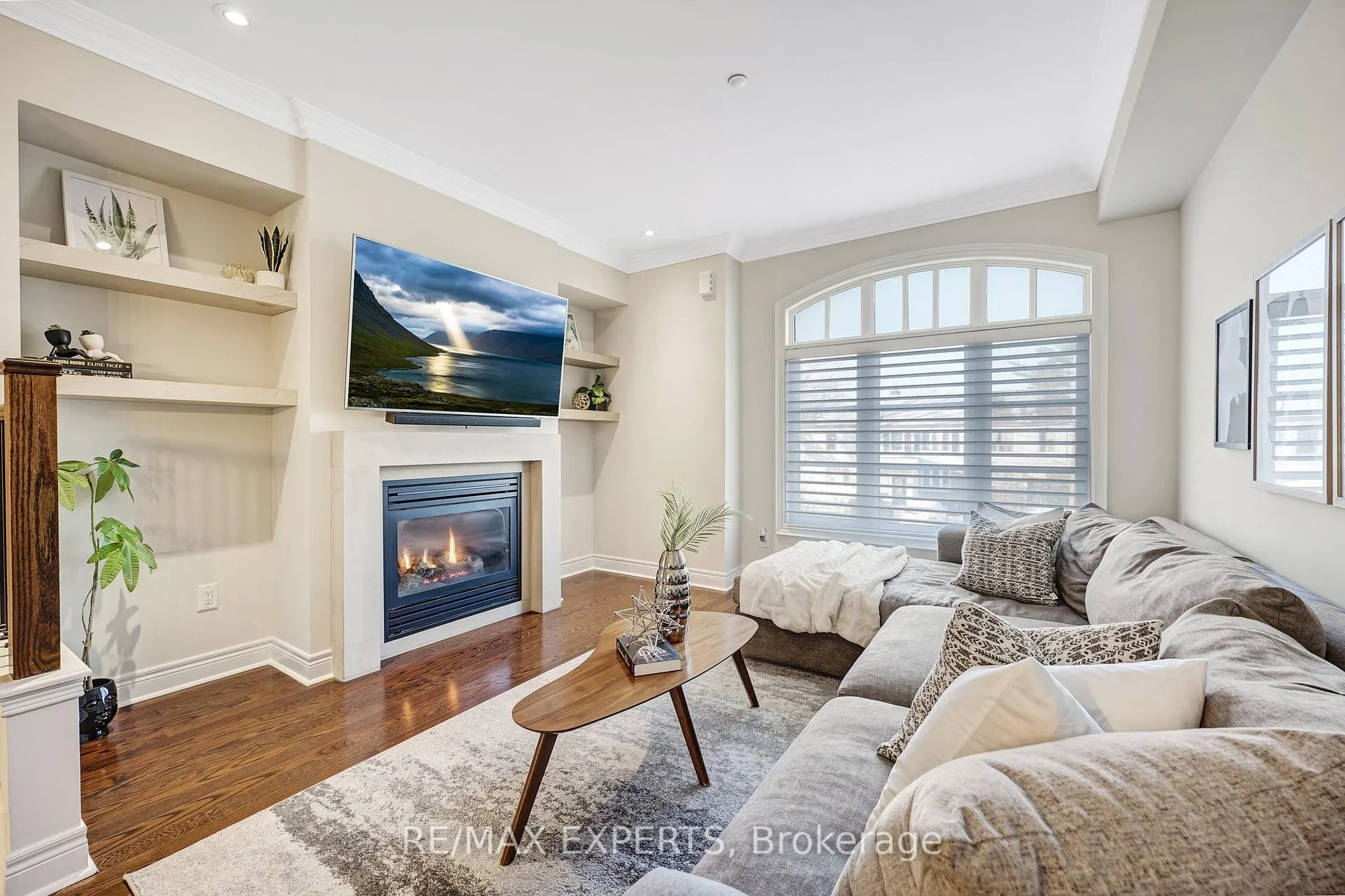 Photo 9 of 8335 Kipling Avenue, Vaughan, West Woodbridge — HOMEH
