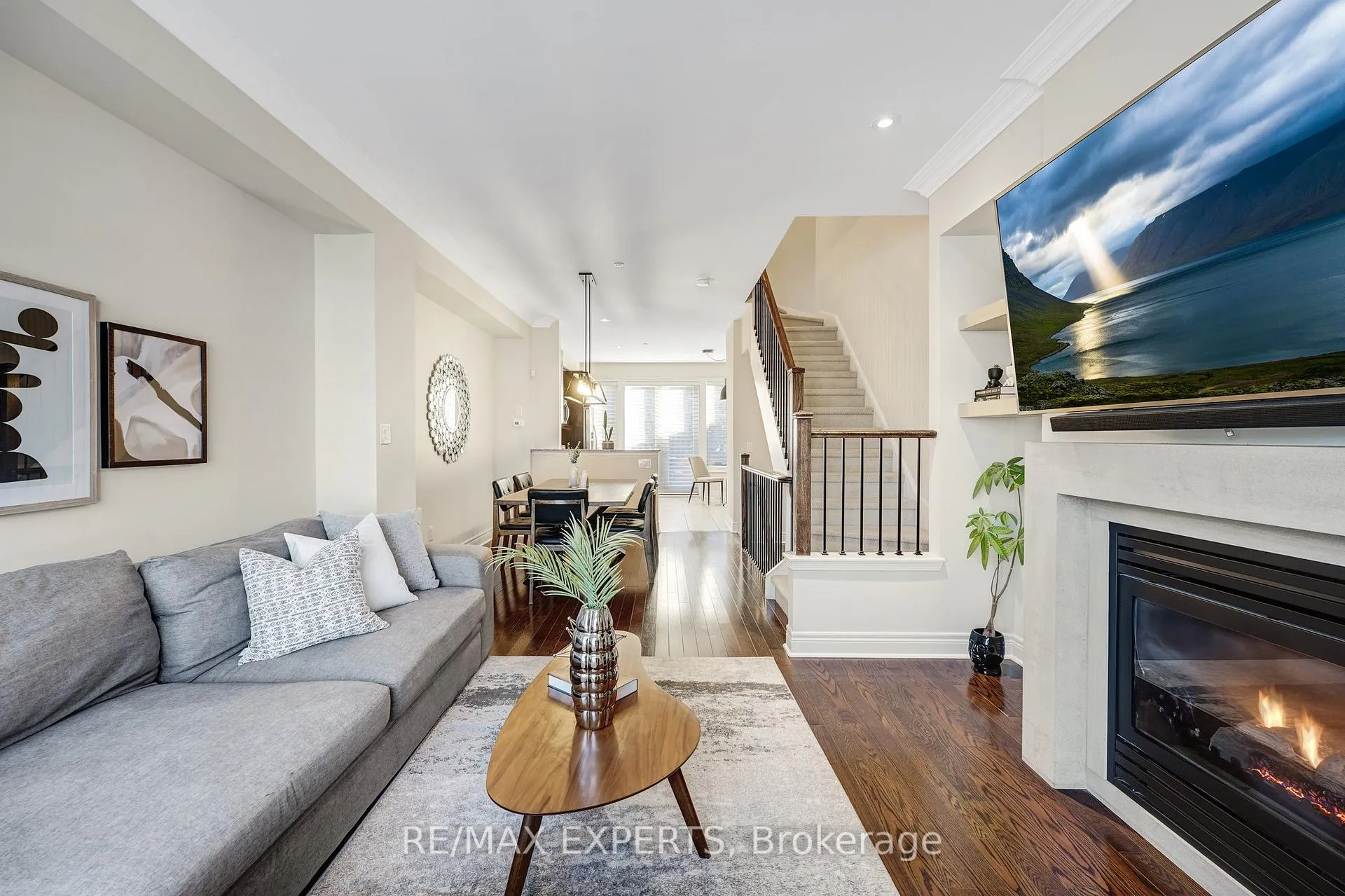Photo 11 of 8335 Kipling Avenue, Vaughan, West Woodbridge — HOMEH