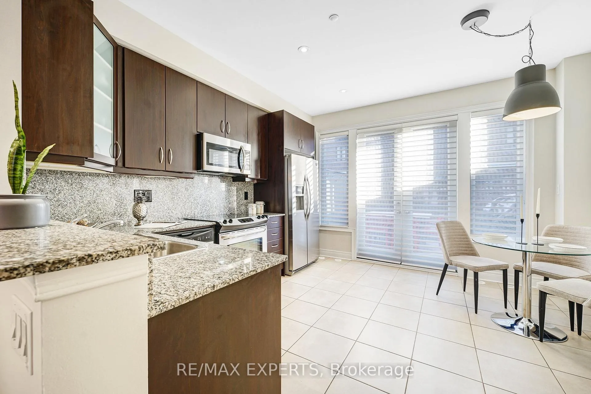 Photo 17 of 8335 Kipling Avenue, Vaughan, West Woodbridge — HOMEH