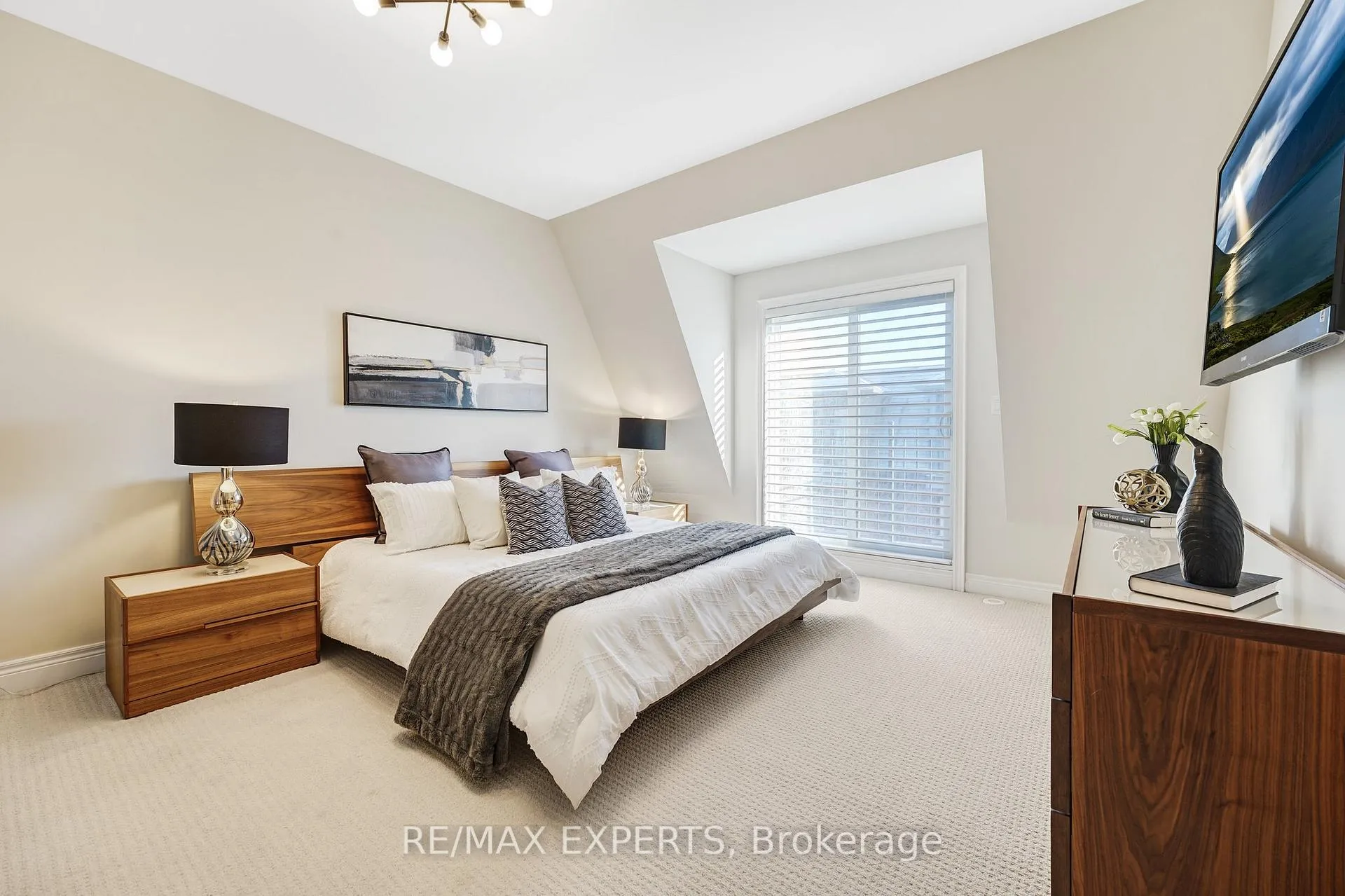 Photo 25 of 8335 Kipling Avenue, Vaughan, West Woodbridge — HOMEH