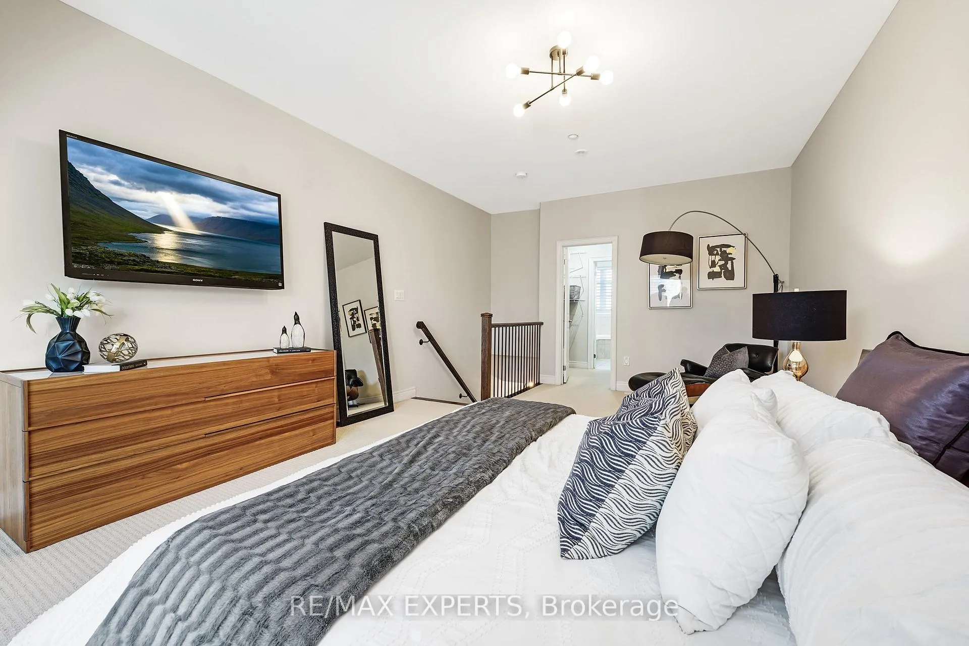 Photo 26 of 8335 Kipling Avenue, Vaughan, West Woodbridge — HOMEH