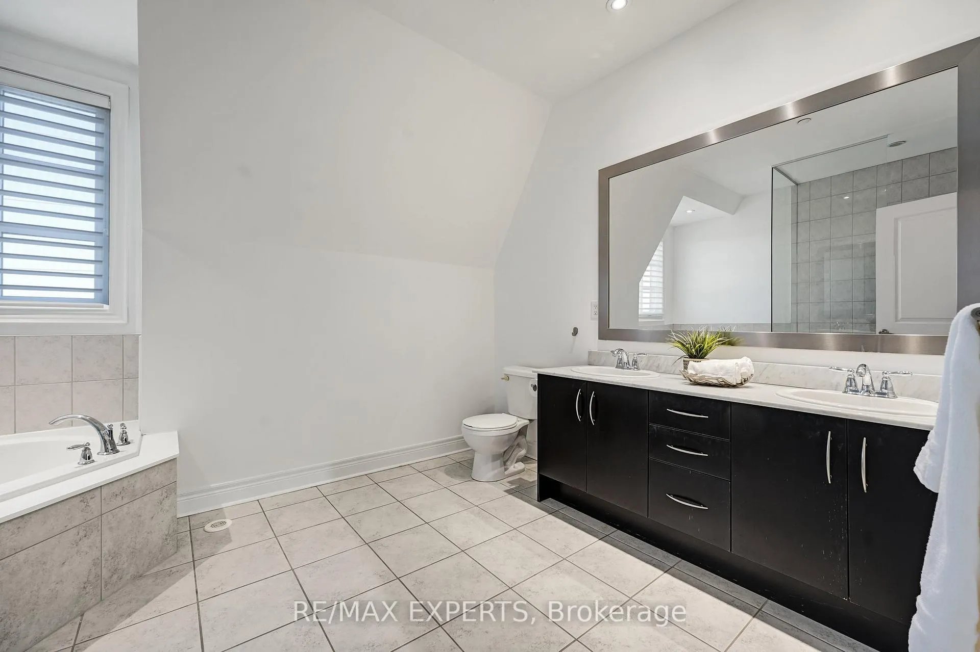 Photo 30 of 8335 Kipling Avenue, Vaughan, West Woodbridge — HOMEH