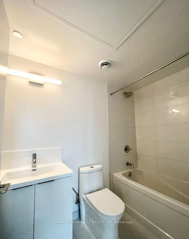 Photo 7 of Unit 3213, 230 Simcoe Street, Toronto, Kensington-Chinatown — HOMEH