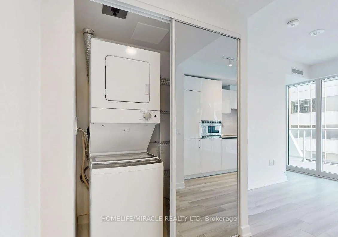 Photo 8 of Unit 3213, 230 Simcoe Street, Toronto, Kensington-Chinatown — HOMEH