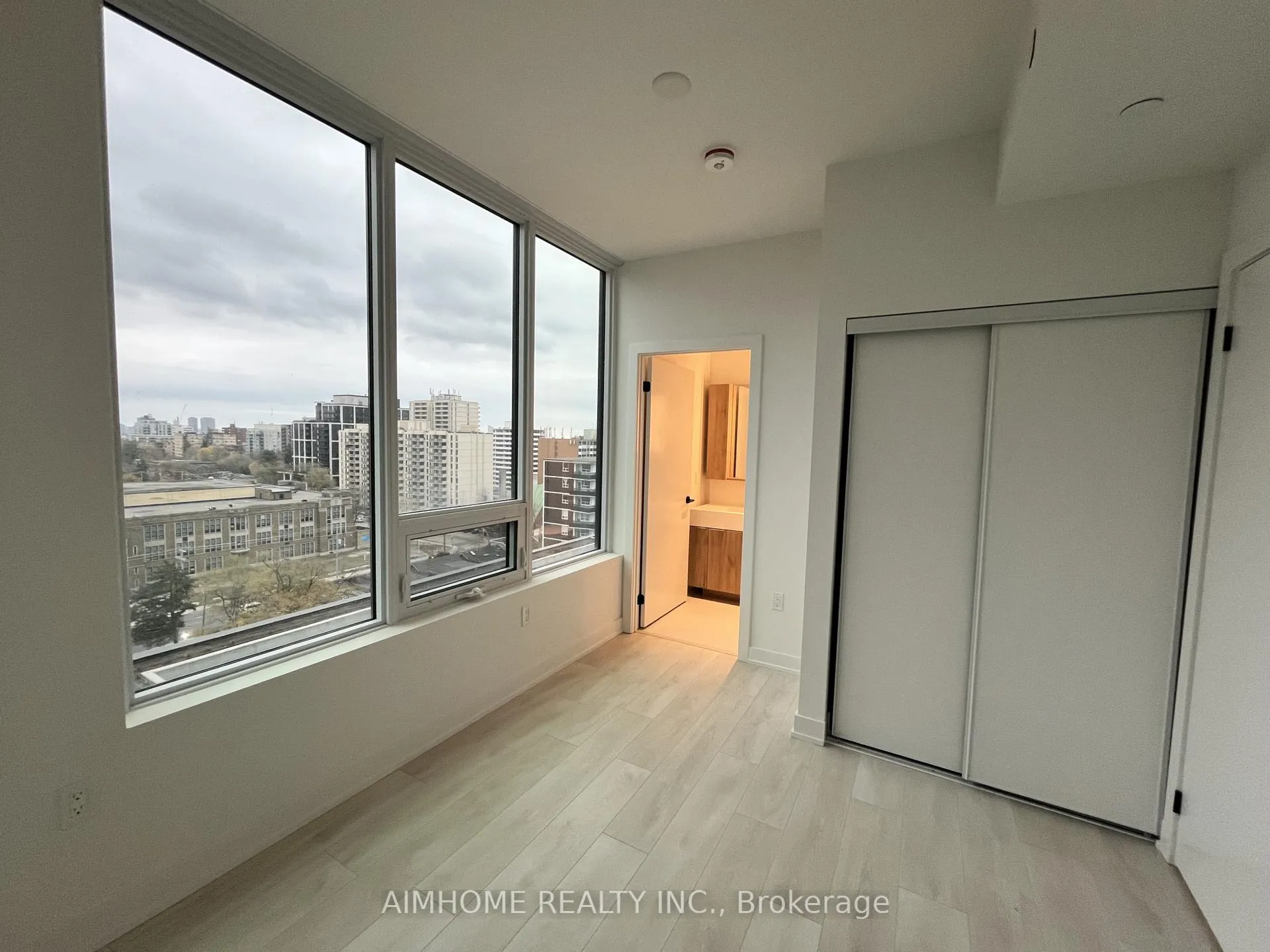 Photo 6 of Unit 1109S, 127 Broadway Avenue, Toronto, Mount Pleasant West — HOMEH