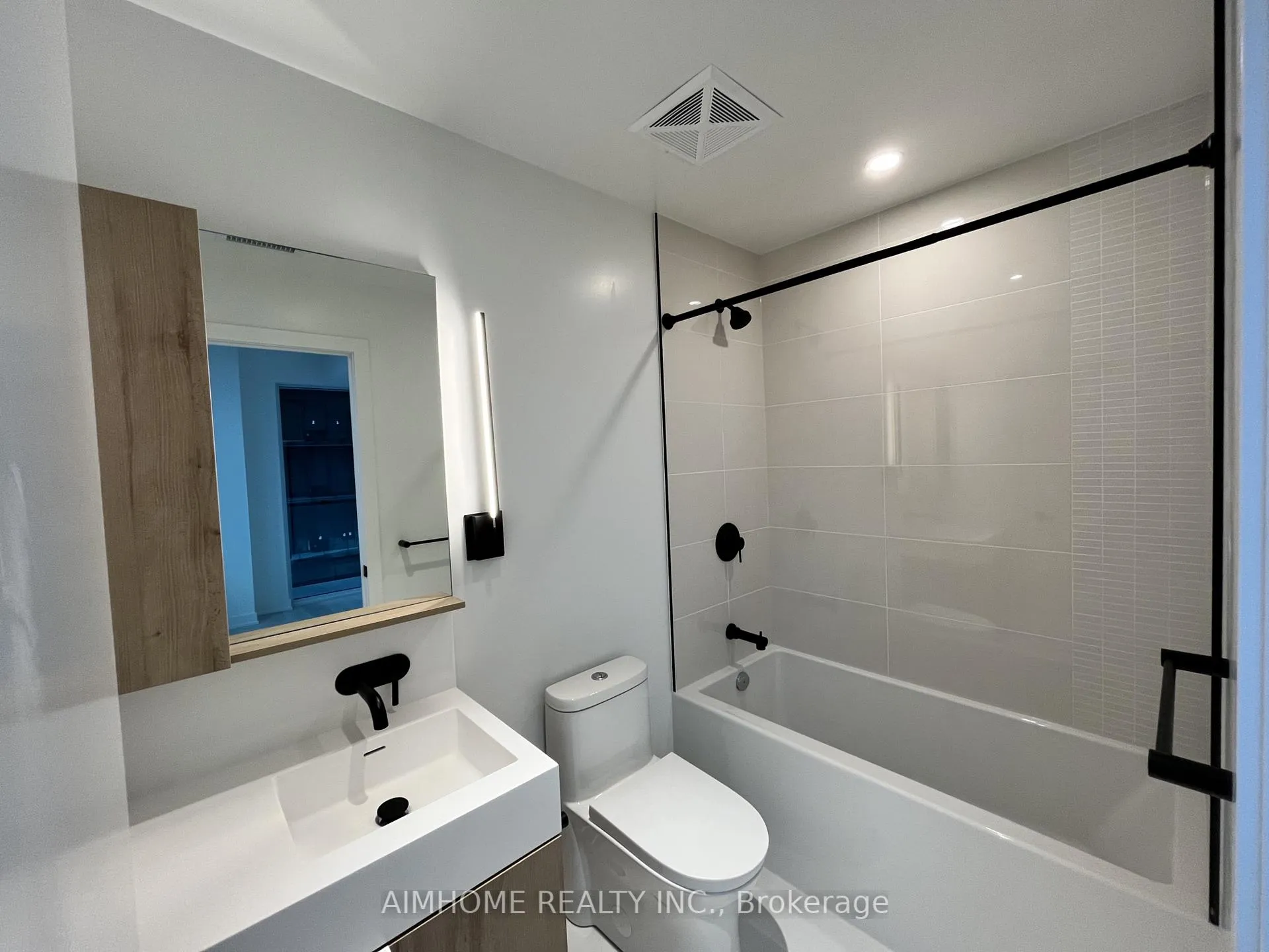 Photo 7 of Unit 1109S, 127 Broadway Avenue, Toronto, Mount Pleasant West — HOMEH