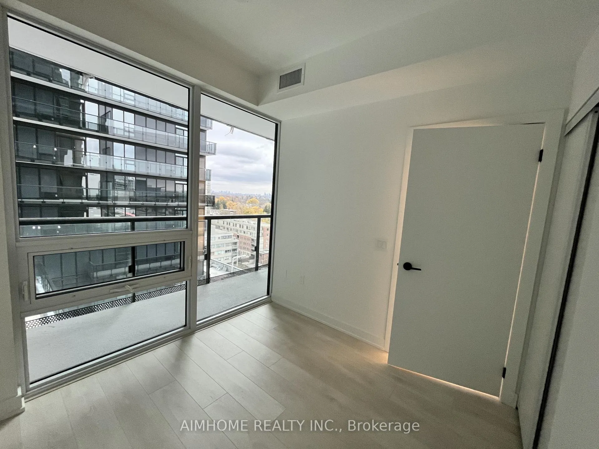 Photo 9 of Unit 1109S, 127 Broadway Avenue, Toronto, Mount Pleasant West — HOMEH
