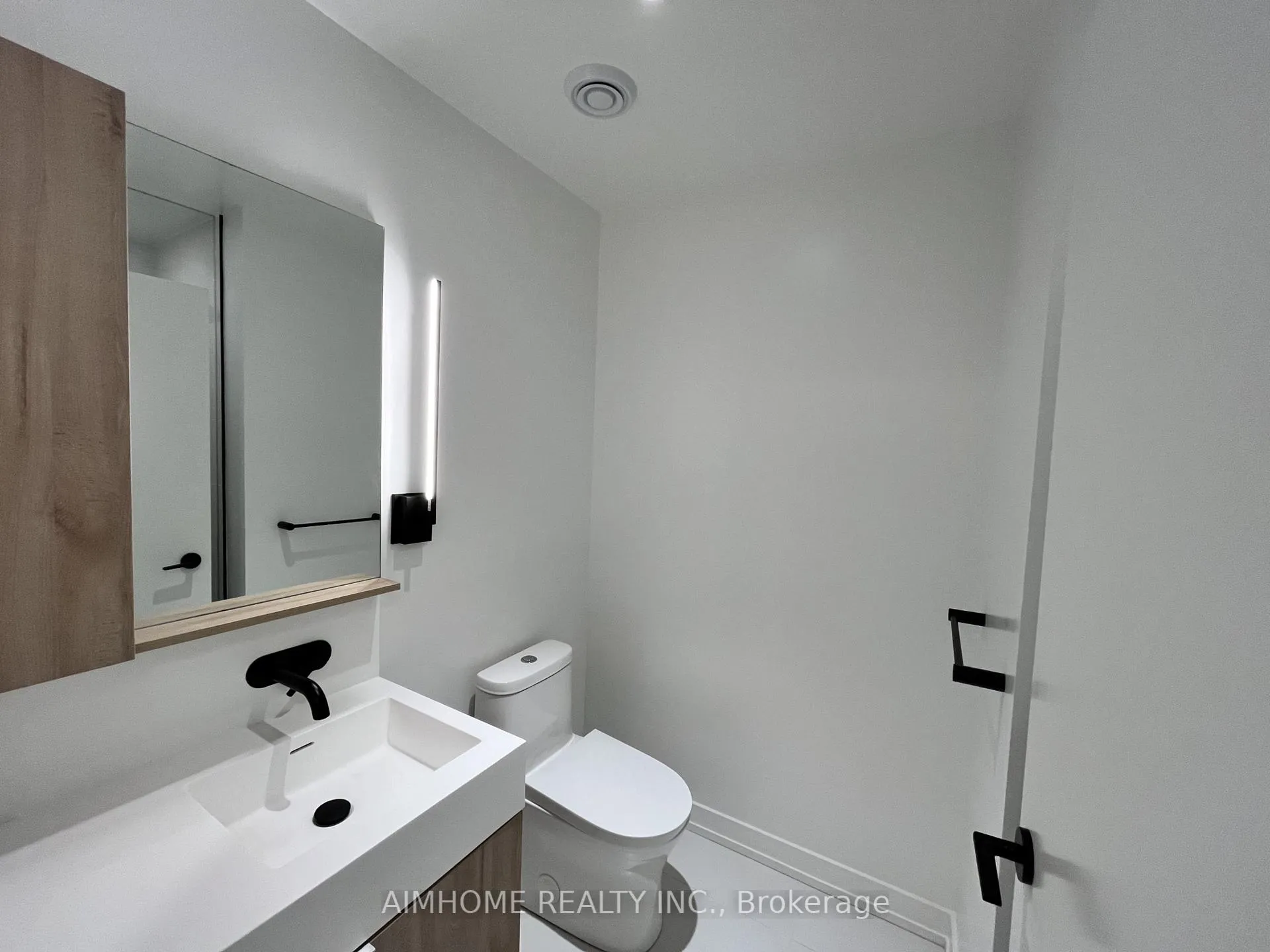 Photo 11 of Unit 1109S, 127 Broadway Avenue, Toronto, Mount Pleasant West — HOMEH