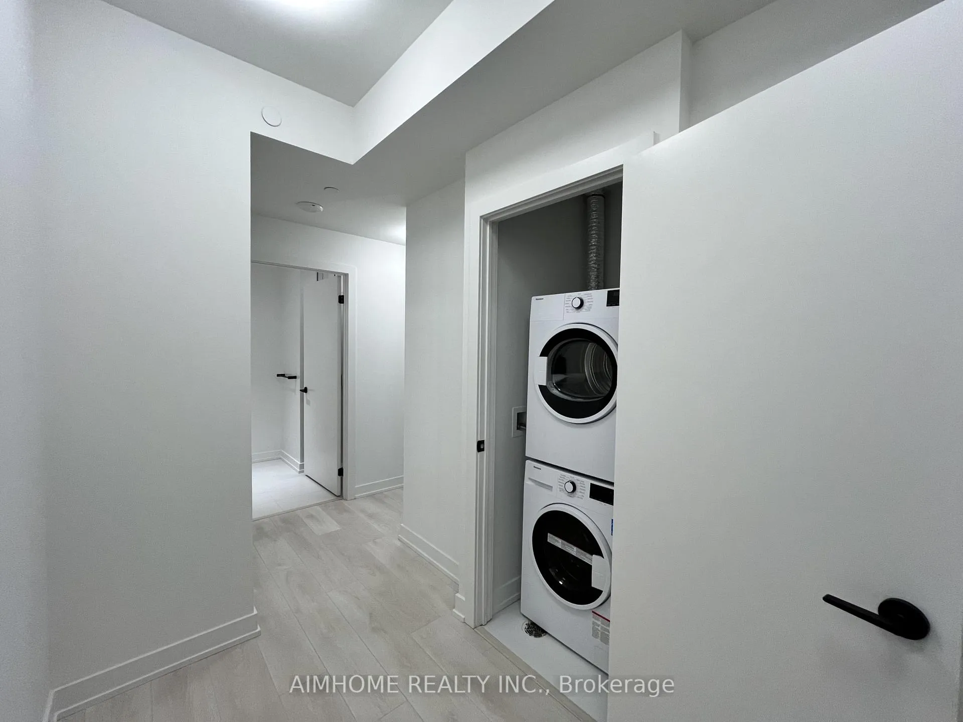 Photo 13 of Unit 1109S, 127 Broadway Avenue, Toronto, Mount Pleasant West — HOMEH