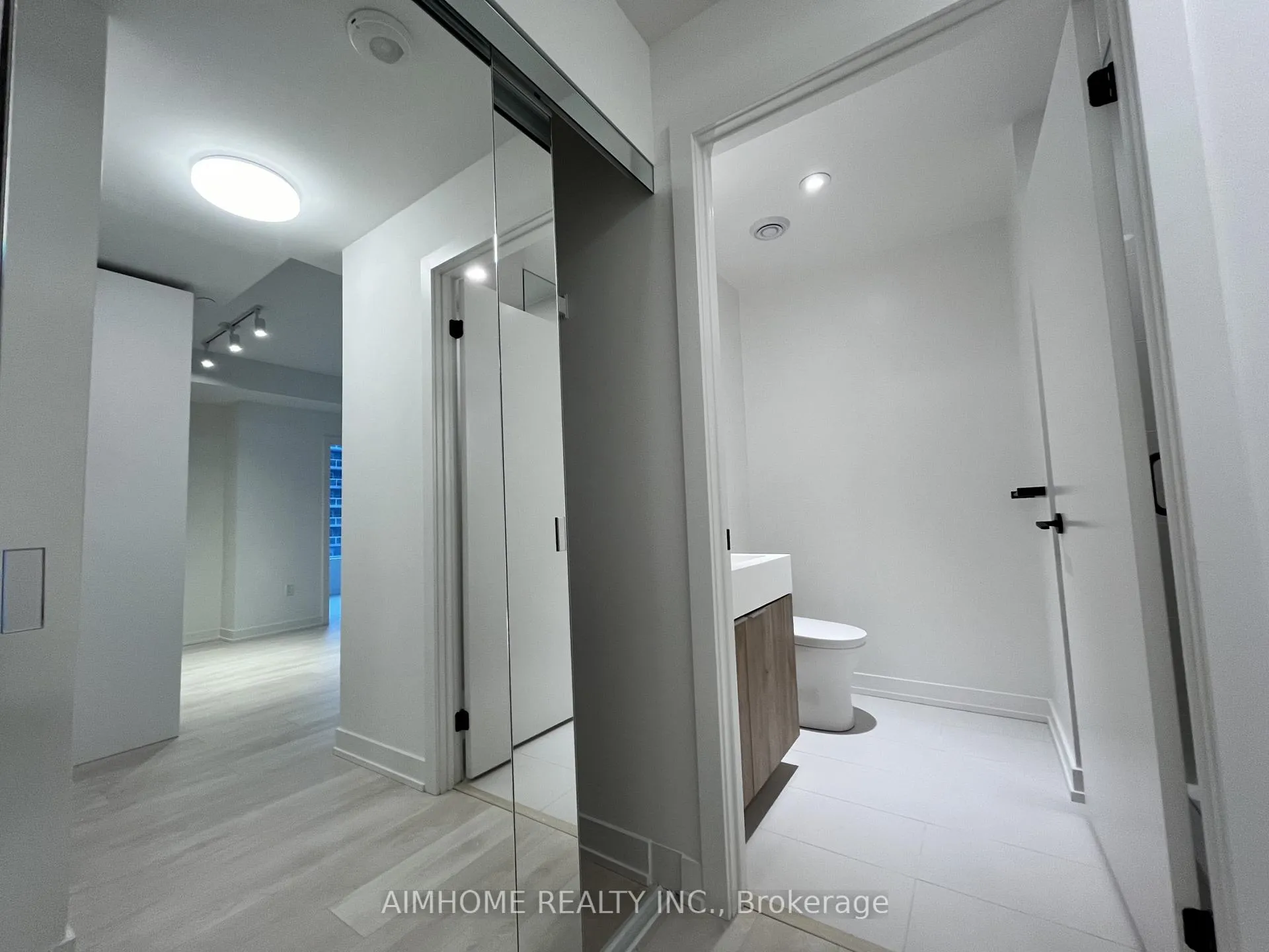 Photo 14 of Unit 1109S, 127 Broadway Avenue, Toronto, Mount Pleasant West — HOMEH