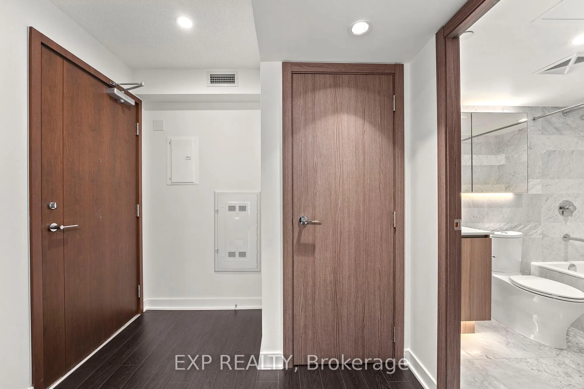 Photo 5 of Unit 1115, 19 Bathurst Street, Toronto, Waterfront Communities — HOMEH