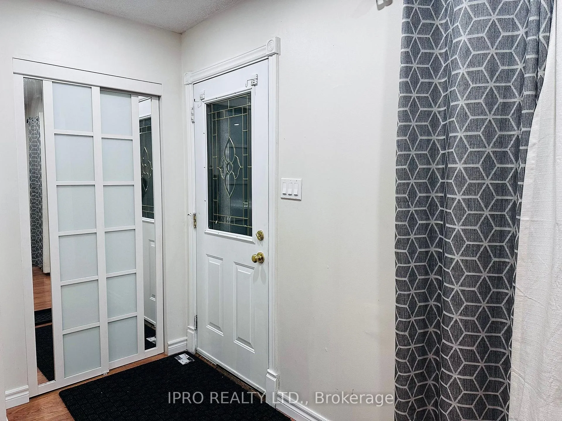 Photo 2 of 584 Dorchester Drive N, Oshawa, Vanier — HOMEH