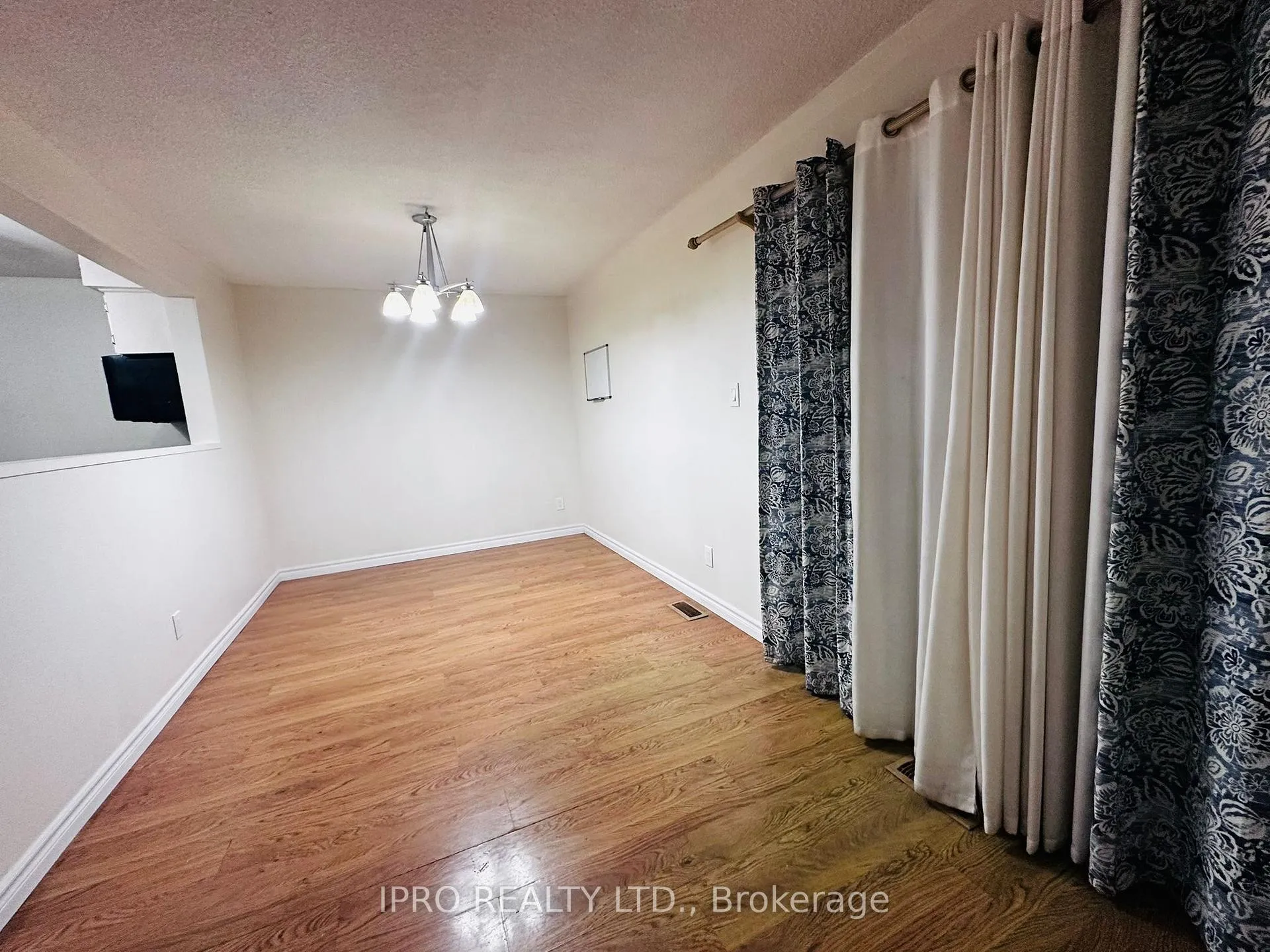 Photo 6 of 584 Dorchester Drive N, Oshawa, Vanier — HOMEH
