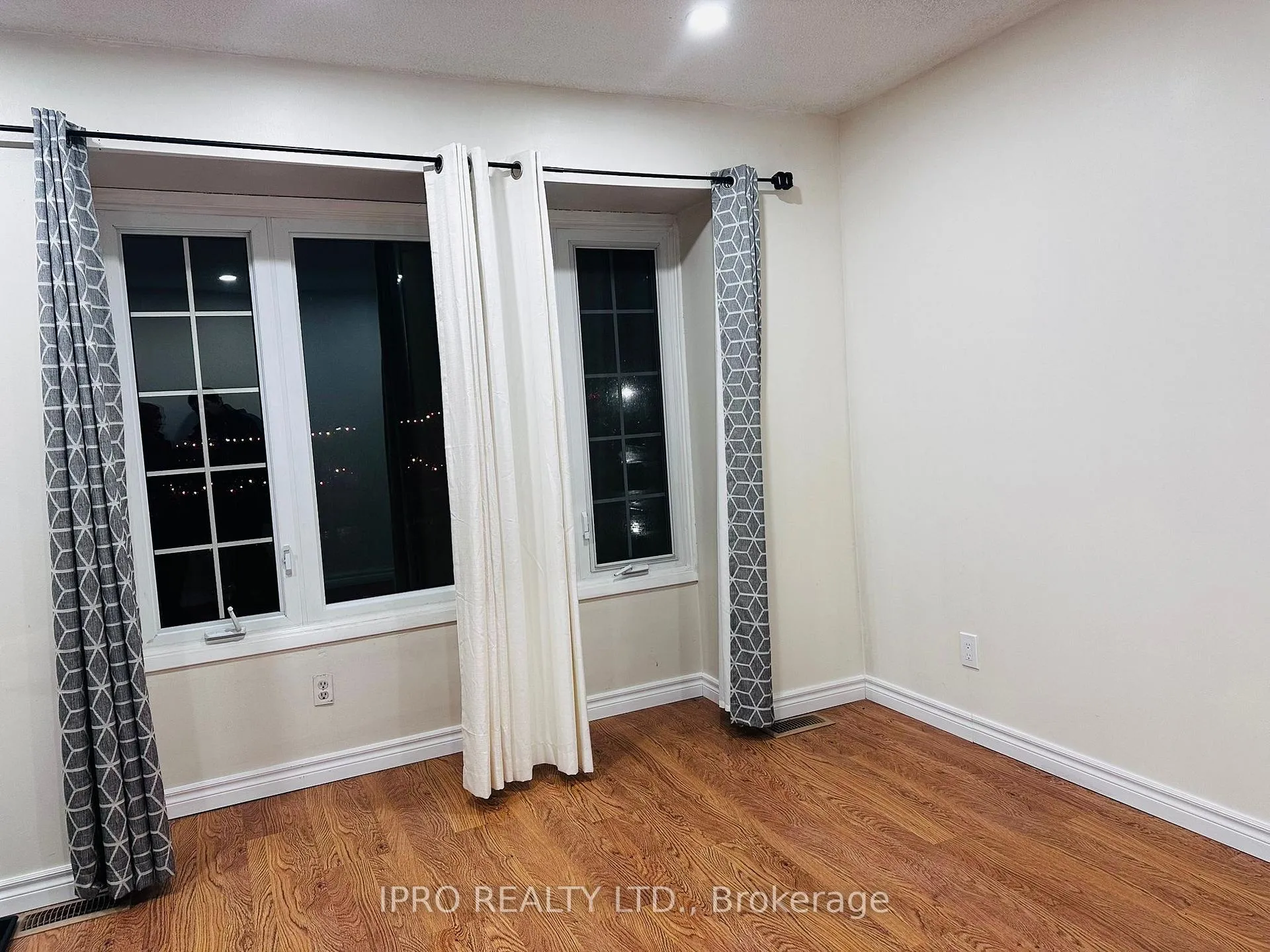 Photo 7 of 584 Dorchester Drive N, Oshawa, Vanier — HOMEH