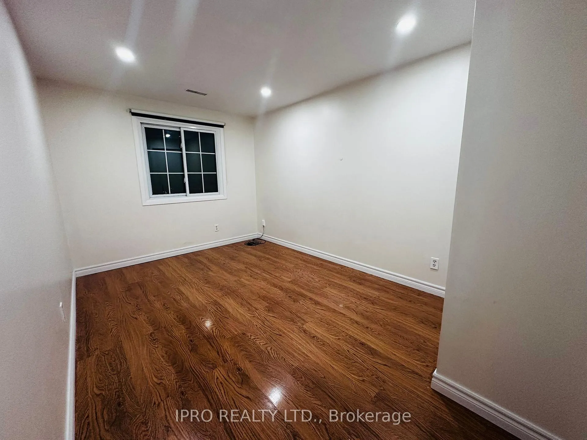 Photo 19 of 584 Dorchester Drive N, Oshawa, Vanier — HOMEH
