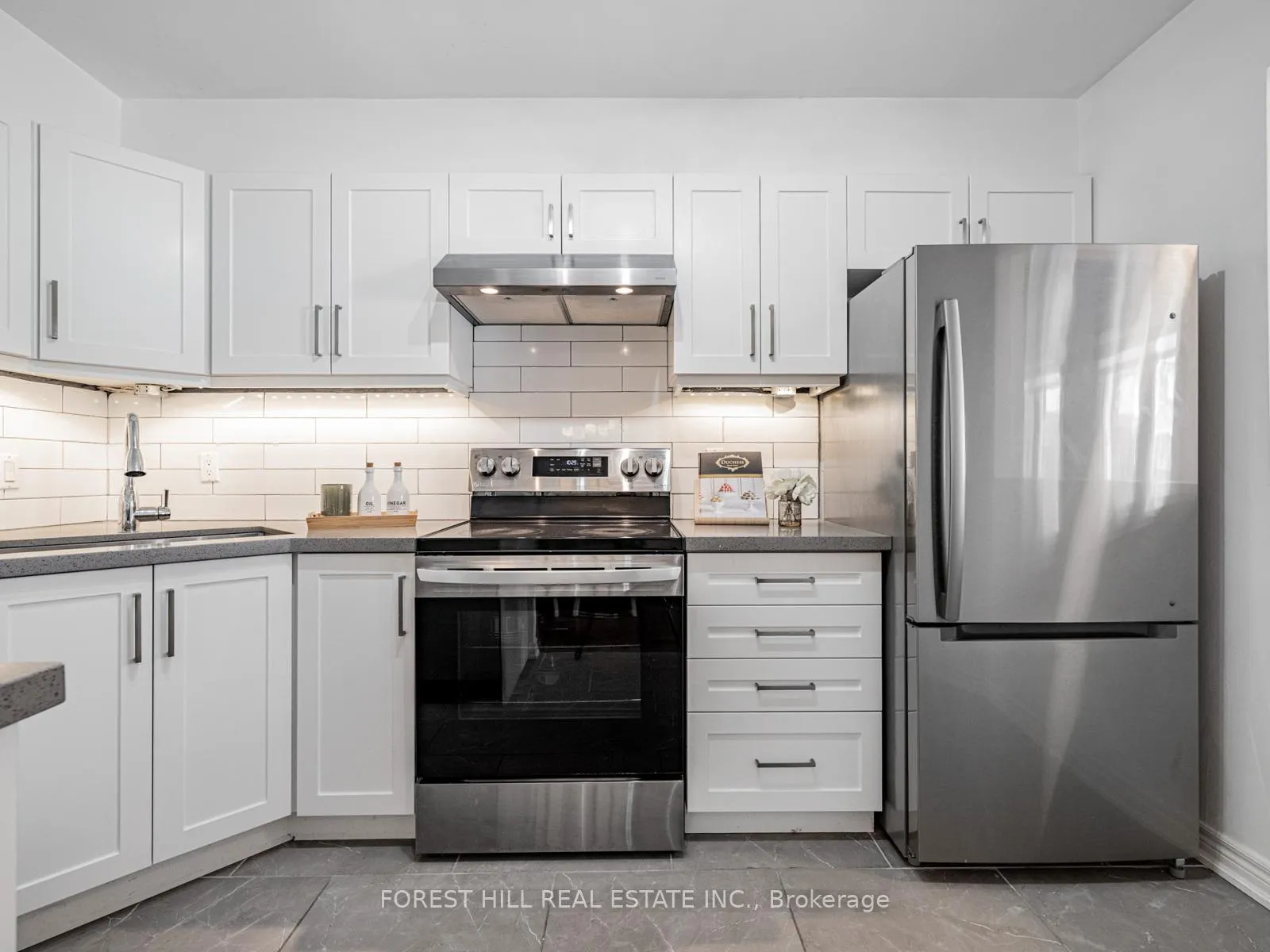 Photo 5 of Unit 95, 151 Townsgate Drive, Vaughan, Crestwood-Springfarm-Yorkhill — HOMEH