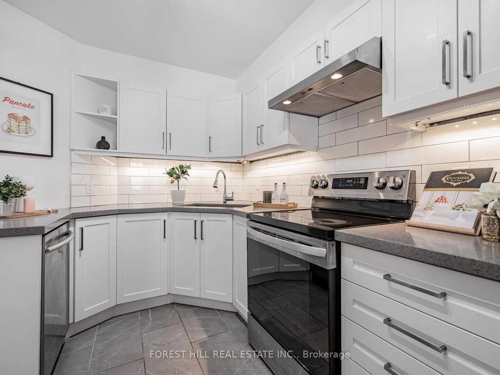 Photo 6 of Unit 95, 151 Townsgate Drive, Vaughan, Crestwood-Springfarm-Yorkhill — HOMEH