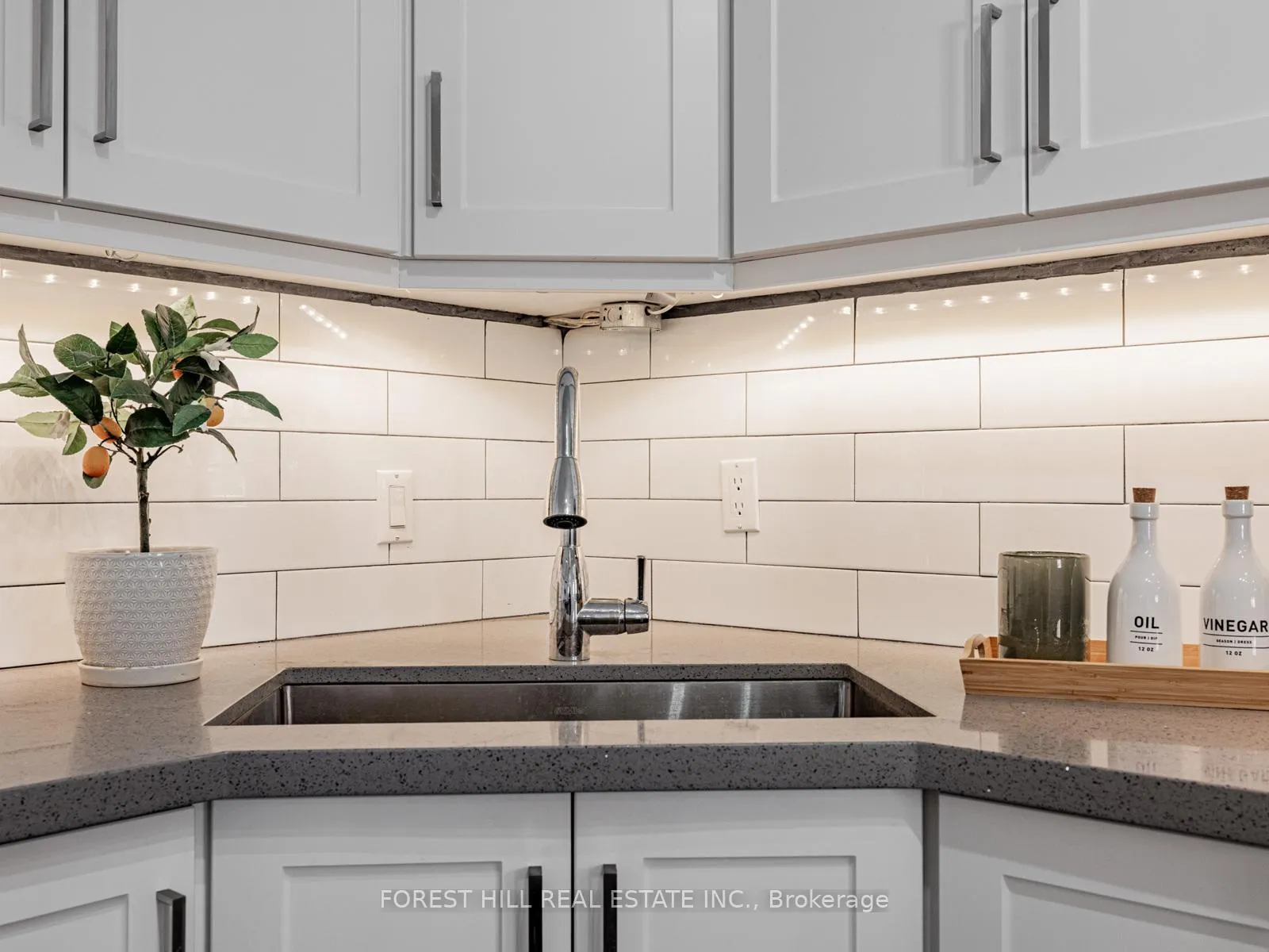 Photo 7 of Unit 95, 151 Townsgate Drive, Vaughan, Crestwood-Springfarm-Yorkhill — HOMEH