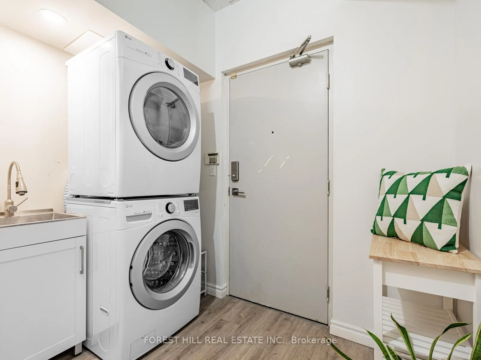 Photo 17 of Unit 95, 151 Townsgate Drive, Vaughan, Crestwood-Springfarm-Yorkhill — HOMEH
